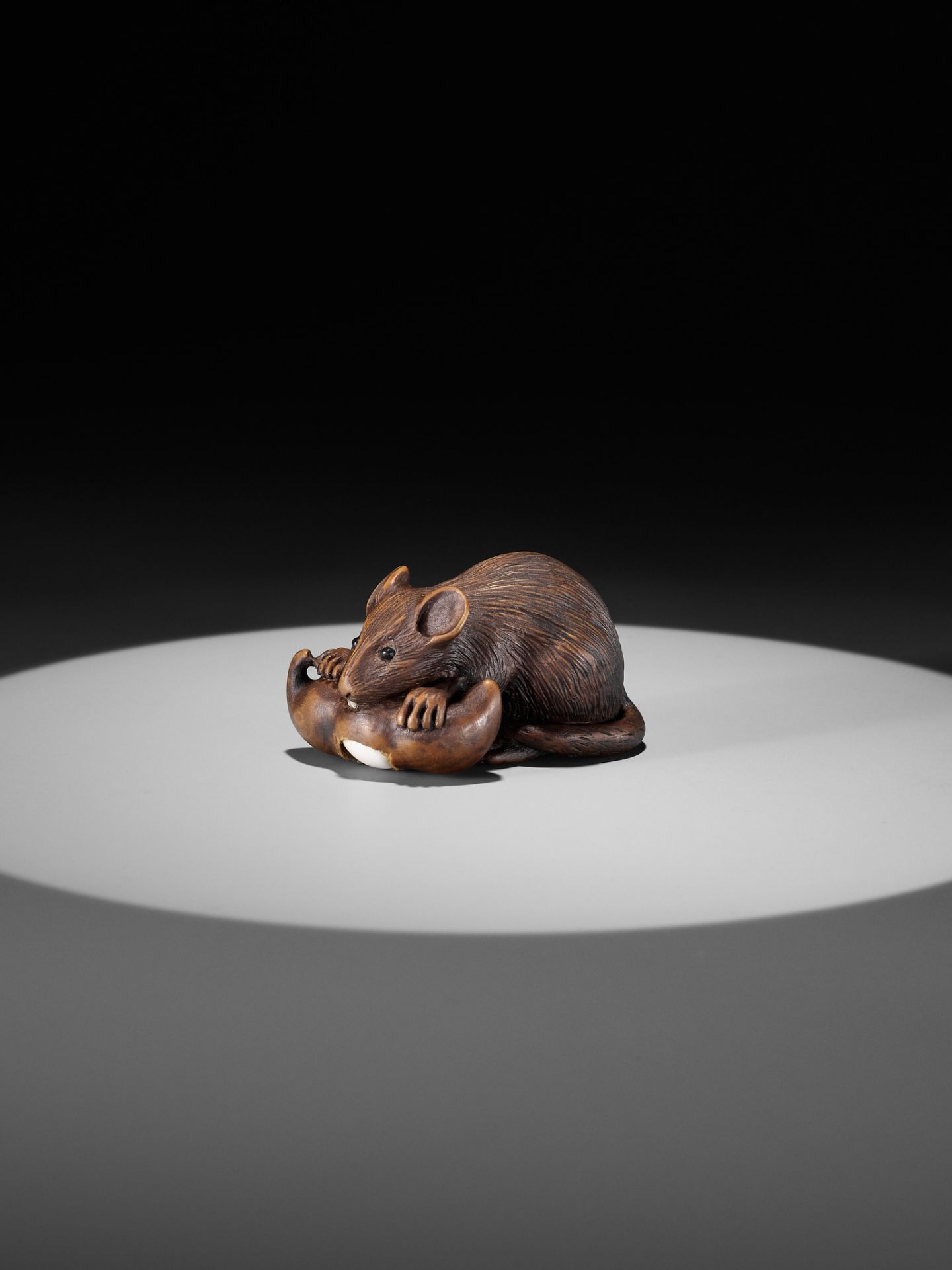 ALEXANDER DERKACHENKO: A WOOD NETSUKE OF A RAT WITH A BEAN-POD - Image 2 of 11
