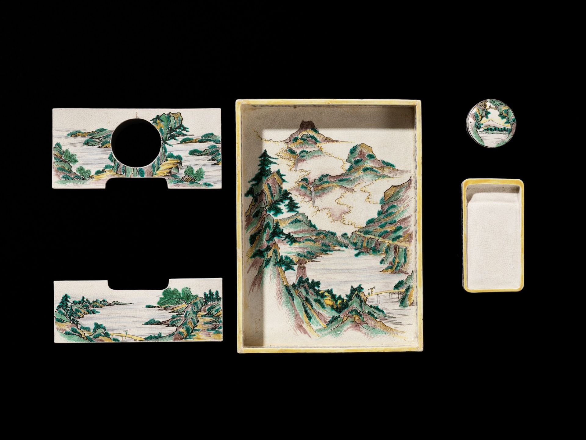 A VERY RARE KO-KUTANI STYLE PORCELAIN SUZURIBAKO (WRITING BOX) - Bild 11 aus 12