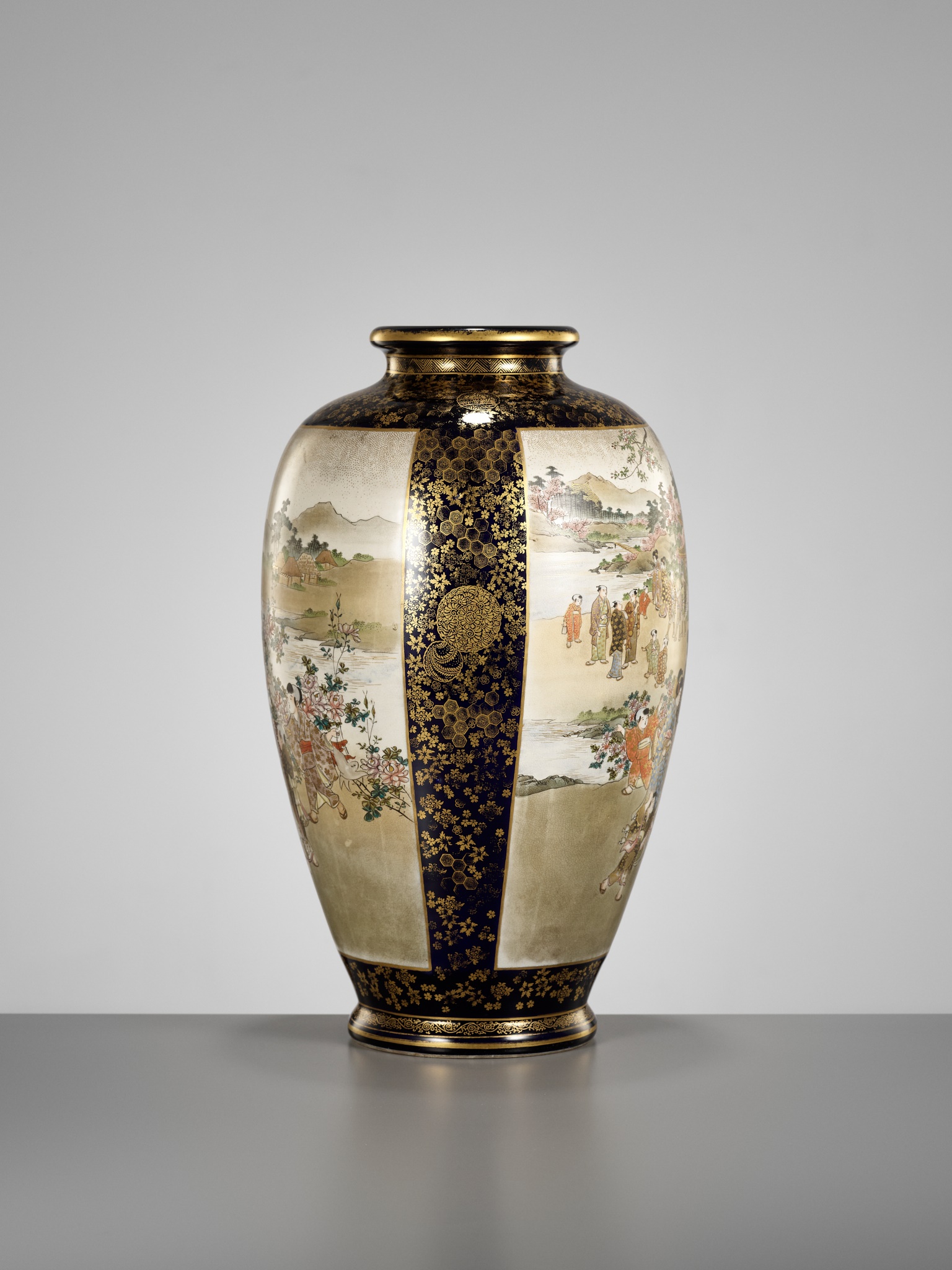 BANKOZAN: A FINE AND LARGE SATSUMA CERAMIC VASE - Image 4 of 9