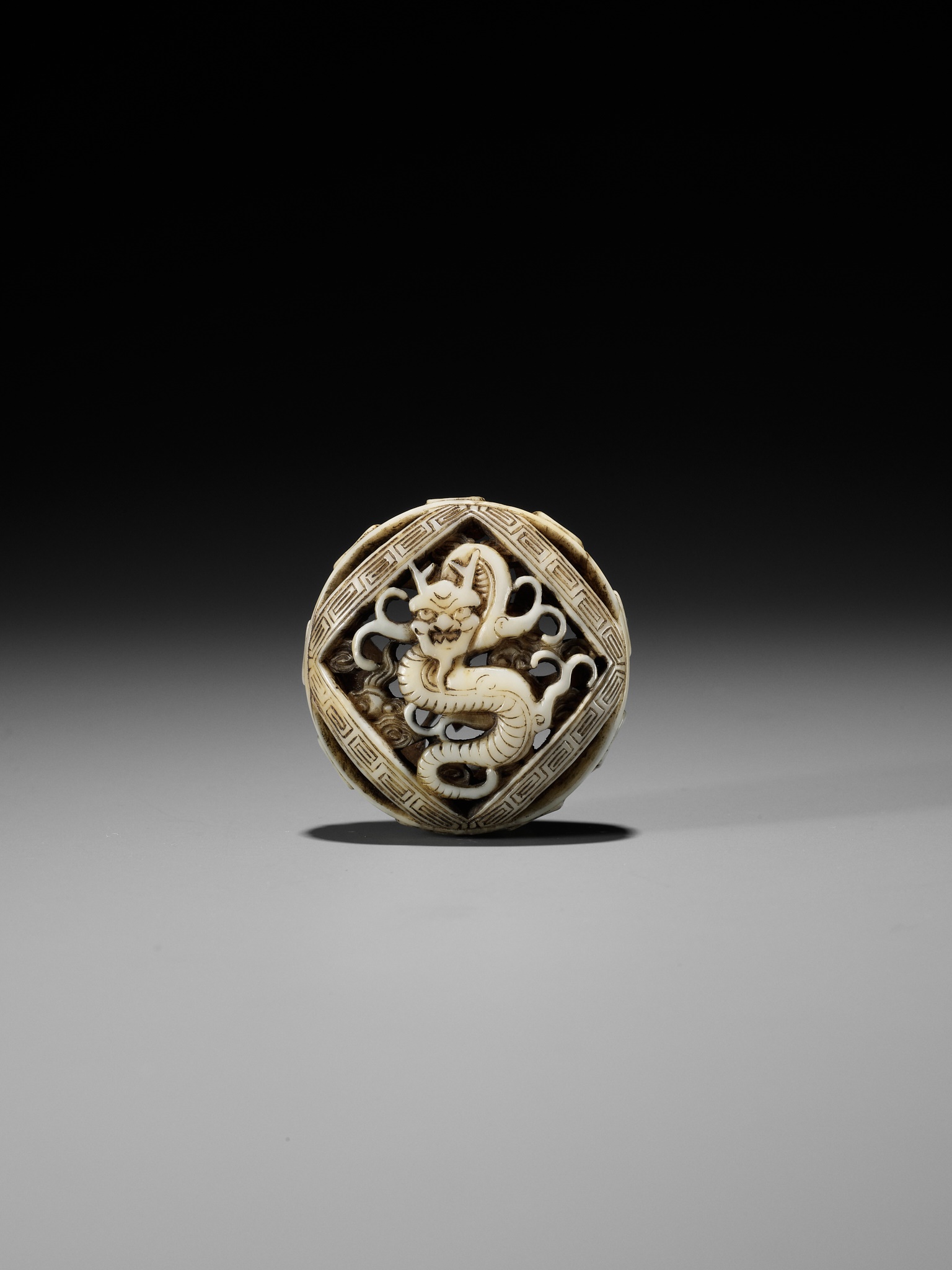 A FINE WALRUS IVORY RYUSA MANJU NETSUKE WITH DRAGON - Image 3 of 9