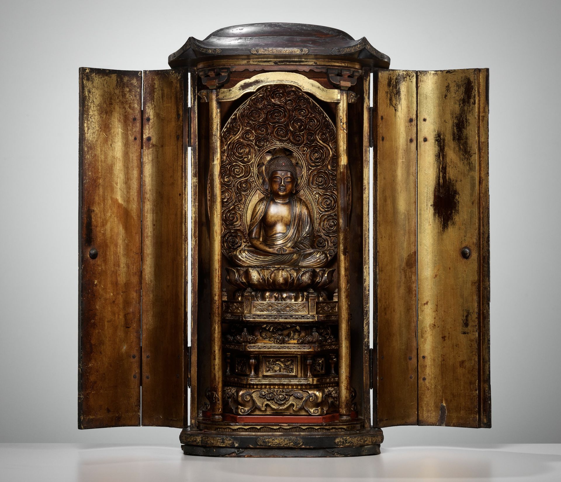 A SUPERB AND LARGE LACQUERED WOOD ZUSHI CONTAINING A GILT WOOD FIGURE OF AMIDA NYORAI