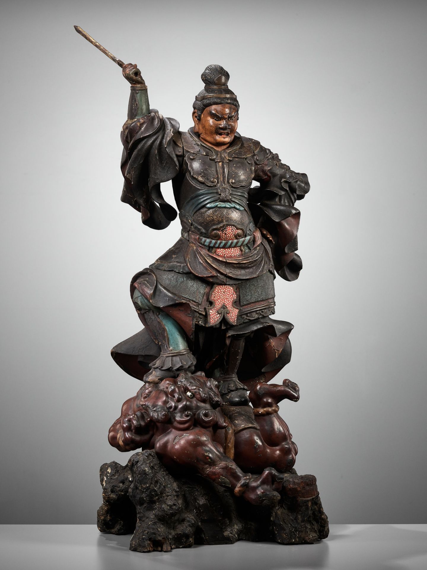 A LARGE AND IMPRESSIVE LACQUERED WOOD FIGURE OF THE HEAVENLY KING ZOCHOTEN