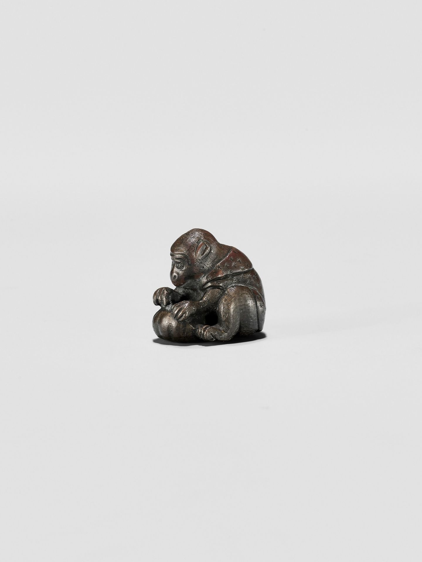 A RARE BRONZE NETSUKE OF A MONKEY WITH GOURD - Image 3 of 9