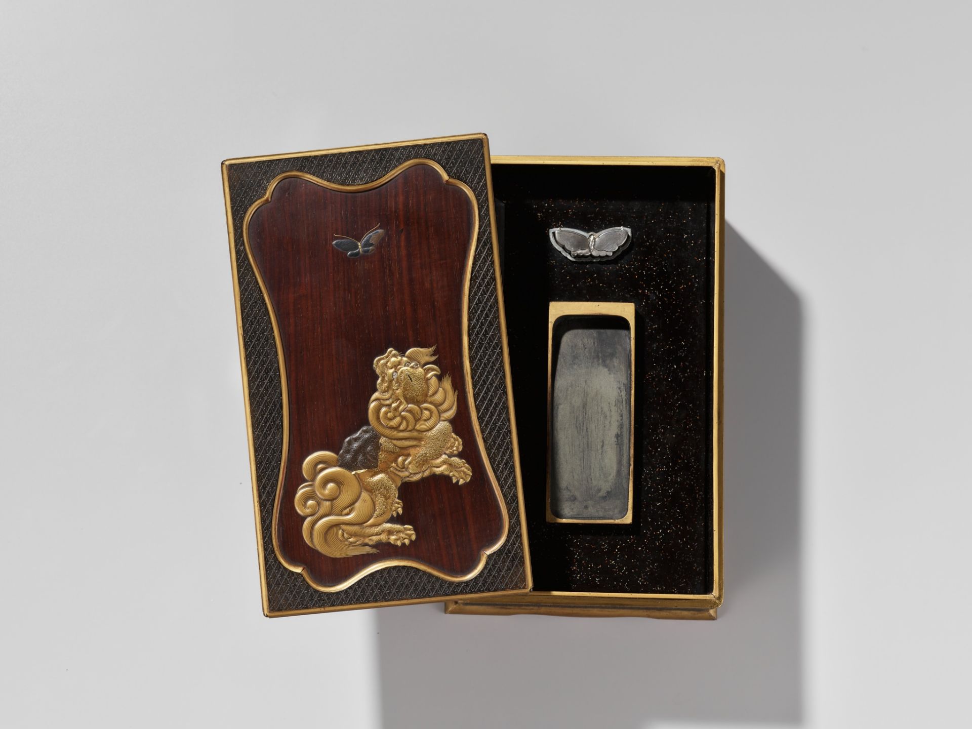 A RARE LACQUERED WOOD SUZURIBAKO (WRITING BOX) DEPICTING A SHISHI AND BUTTERFLY - Image 7 of 9