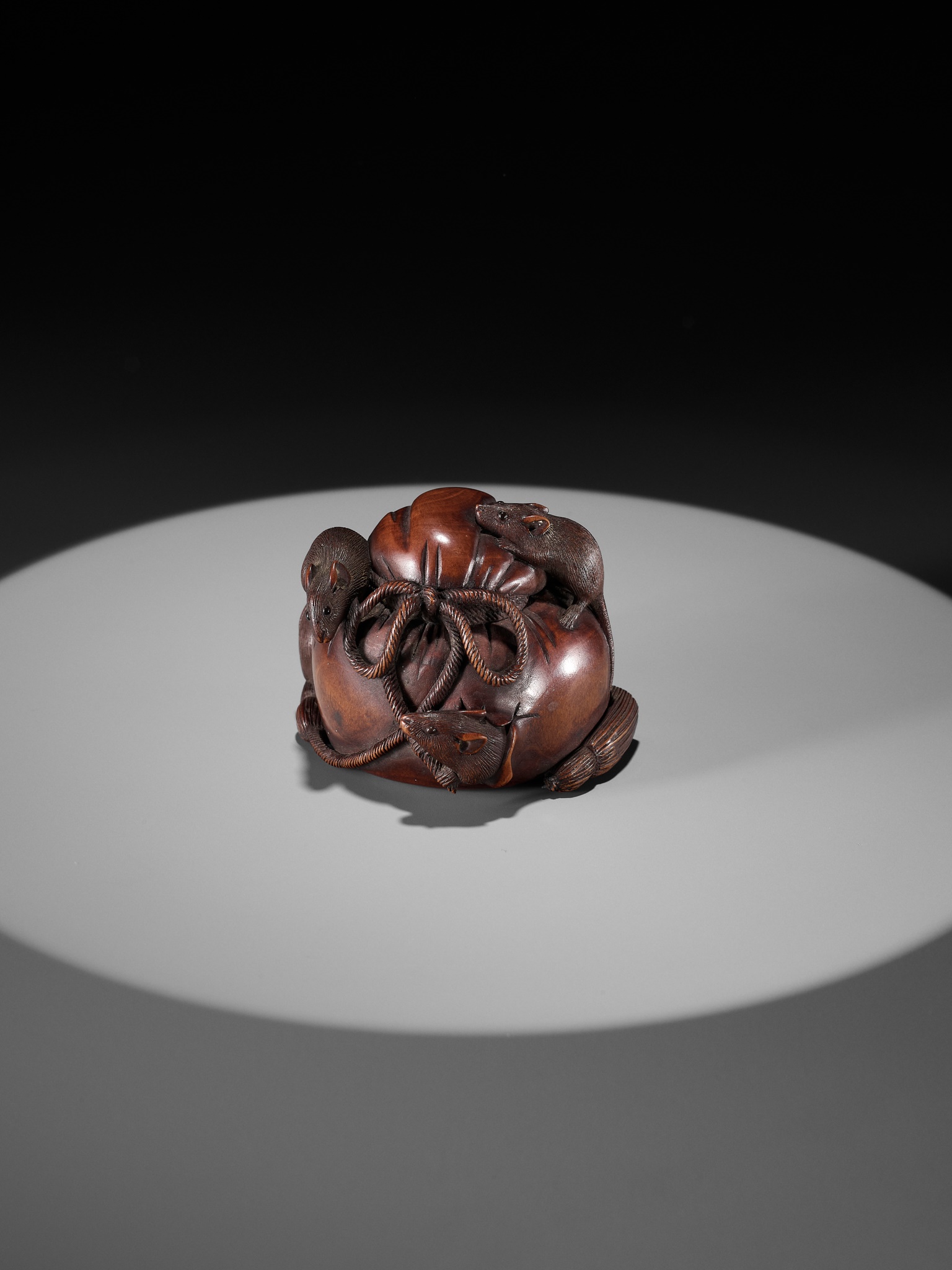 IKKO: A WOOD OKIMONO NETSUKE OF FIVE RATS AROUND DAIKOKU'S TREASURE BAG - Image 8 of 15