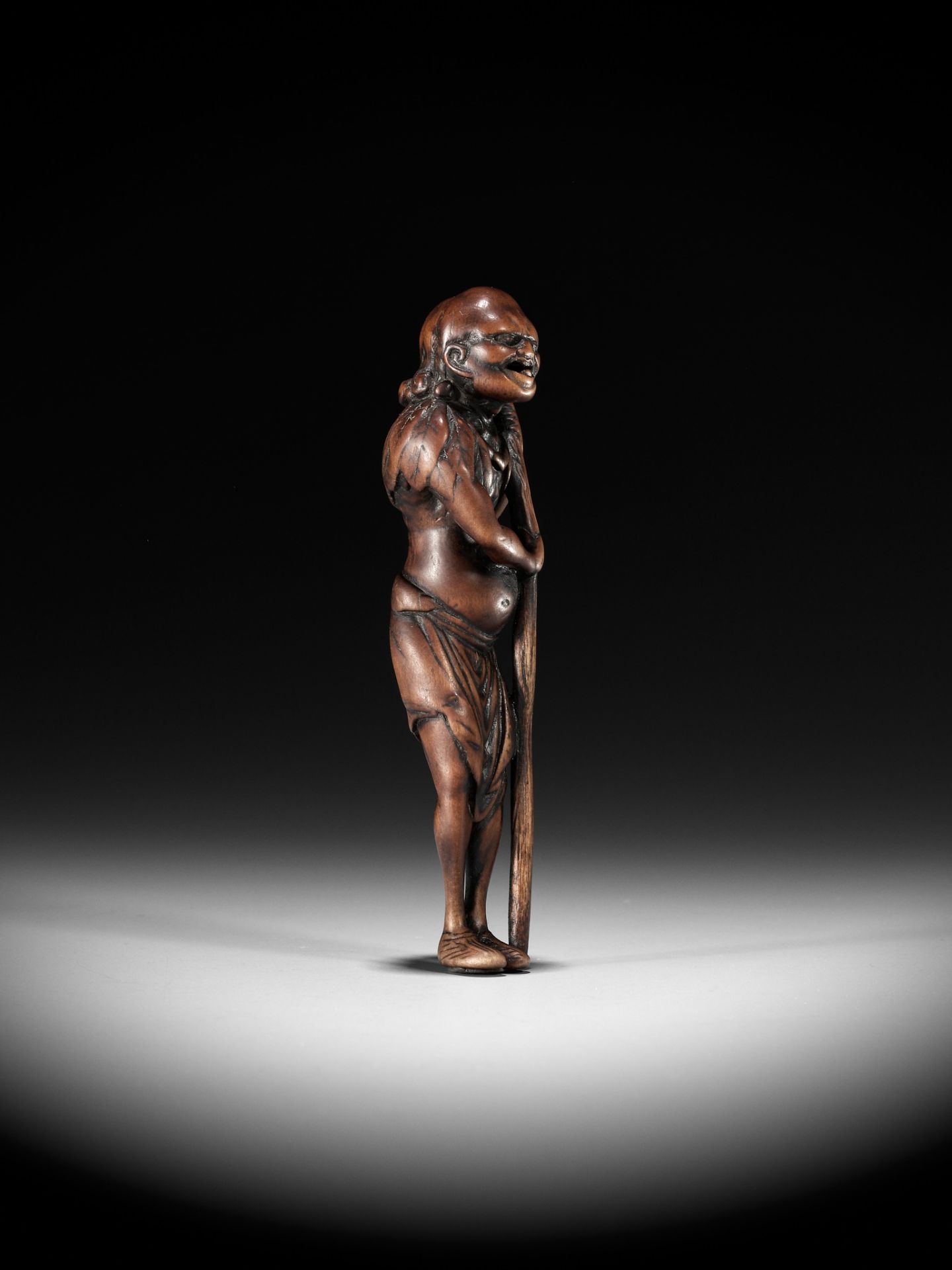 A GOOD TALL WOOD NETSUKE OF TEKKAI SENNIN - Image 6 of 8