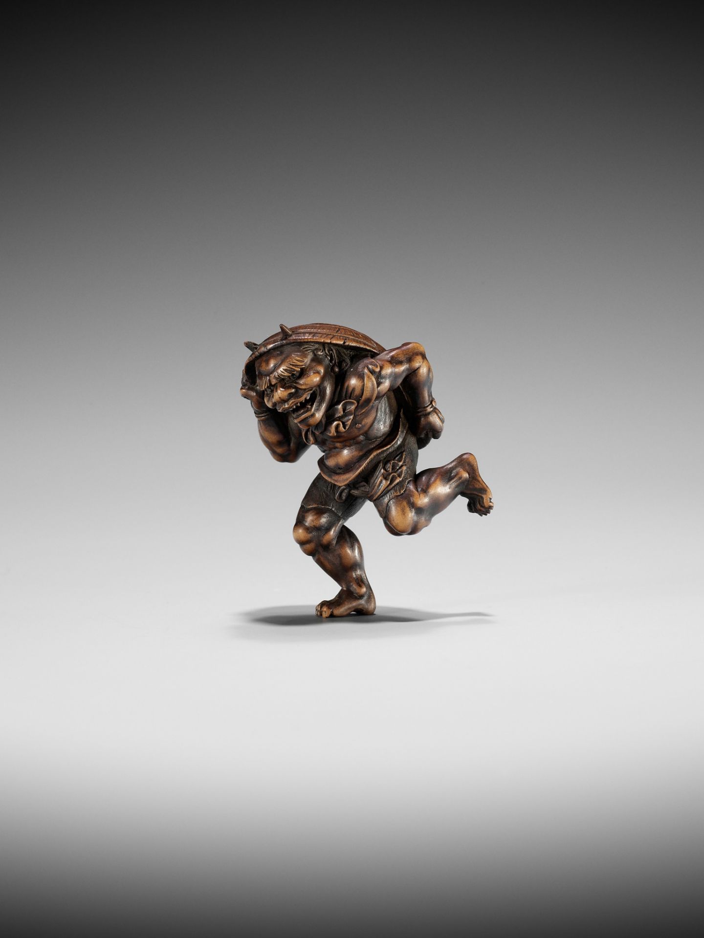 A WOOD NETSUKE OF AN ONI AT SETSUBUN, ATTRIBUTED TO ROKKO - Image 3 of 10