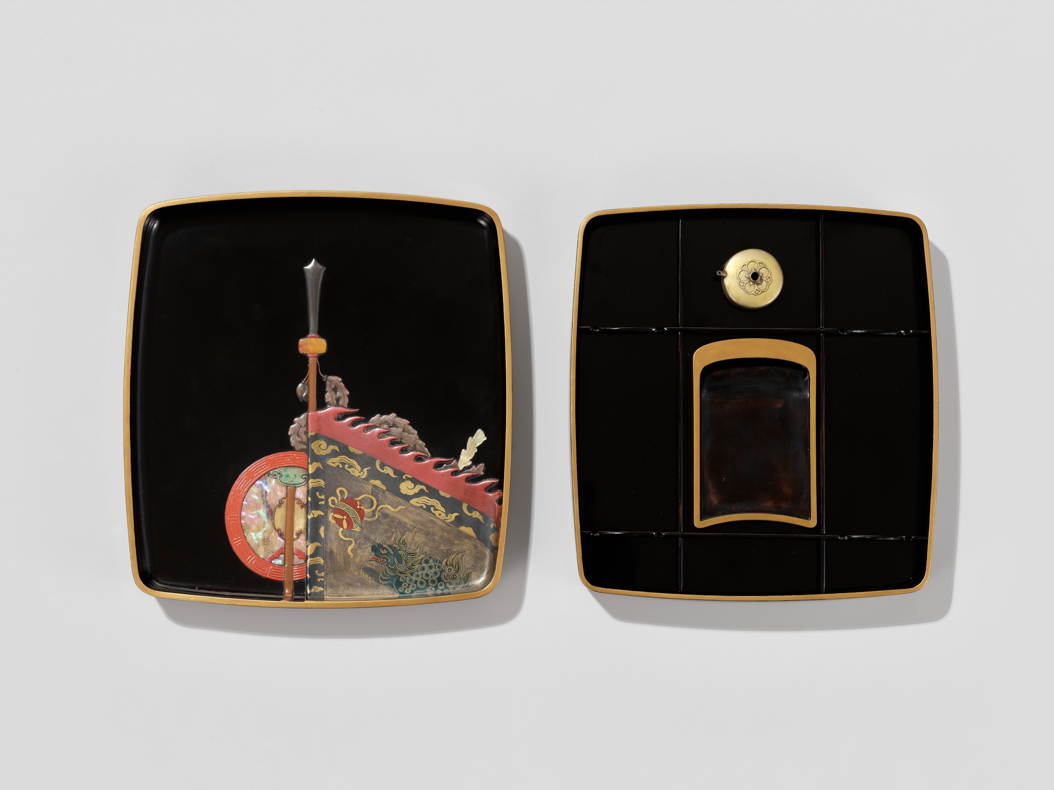 A SUPERB RITSUO-SCHOOL LACQUER AND CERAMIC-INLAID SUZURIBAKO DEPICTING AN ELEPHANT - Image 2 of 9