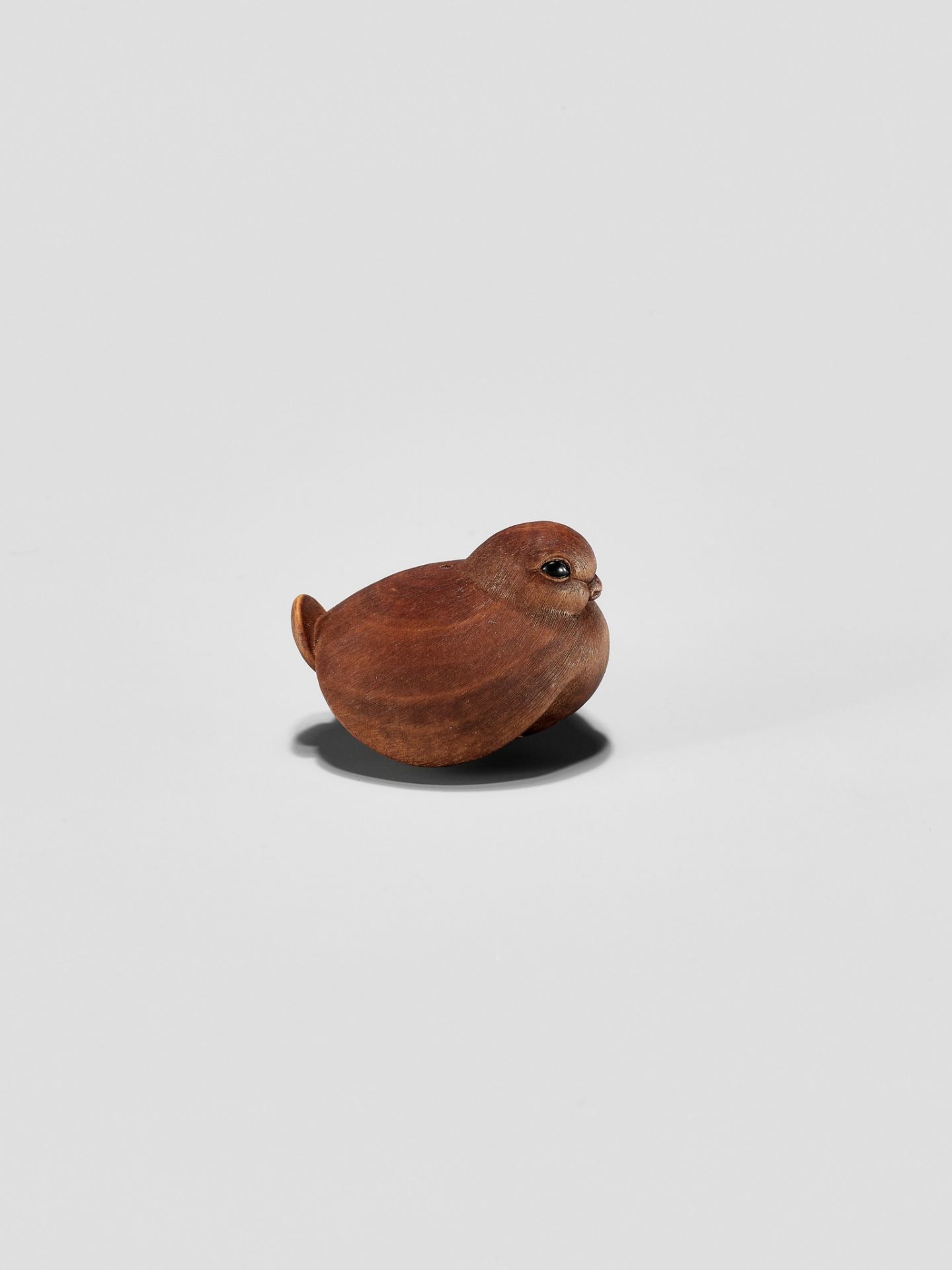 VADYM PYVOVAR: A WOOD NETSUKE OF THE FUKURA SUZUME - Bild 6 aus 9