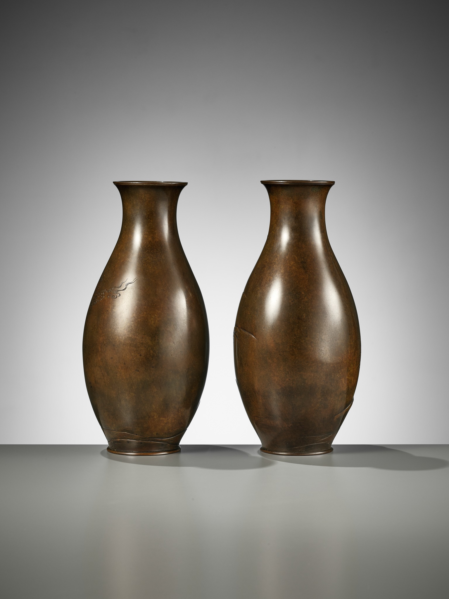 CHOMIN: A SUPERB PAIR OF INLAID BRONZE VASES WITH MINOGAME AND GEESE - Image 6 of 12