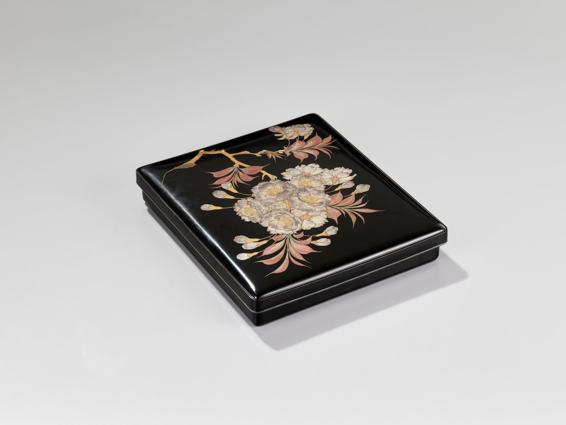 A LACQUER SUZURIBAKOO DEPICTING BLOSSOMING BELLFLOWERS (KIKYO) AND MAPLE LEAVES - Image 7 of 9