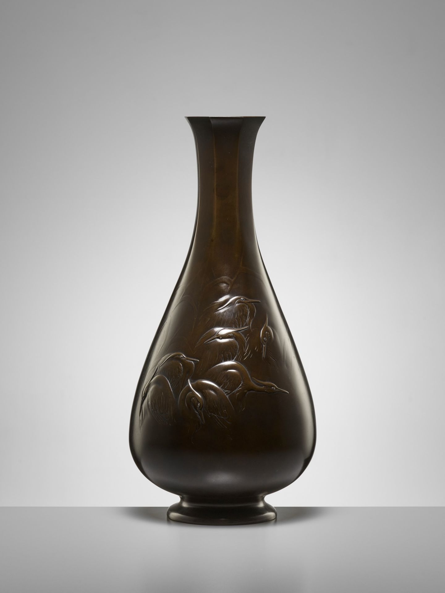 HIDEMITSU: A SUPERB AND LARGE BRONZE VASE DEPICTING HERONS AND LOTUS - Image 2 of 10