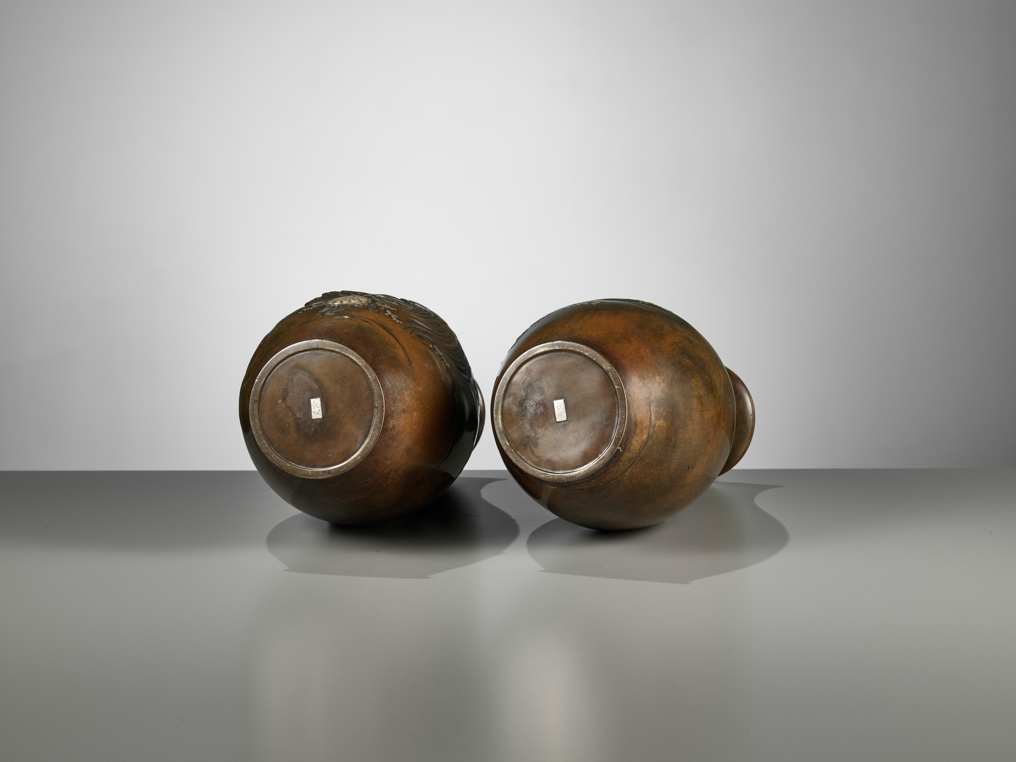CHOMIN: A SUPERB PAIR OF INLAID BRONZE VASES WITH MINOGAME AND GEESE - Image 12 of 12