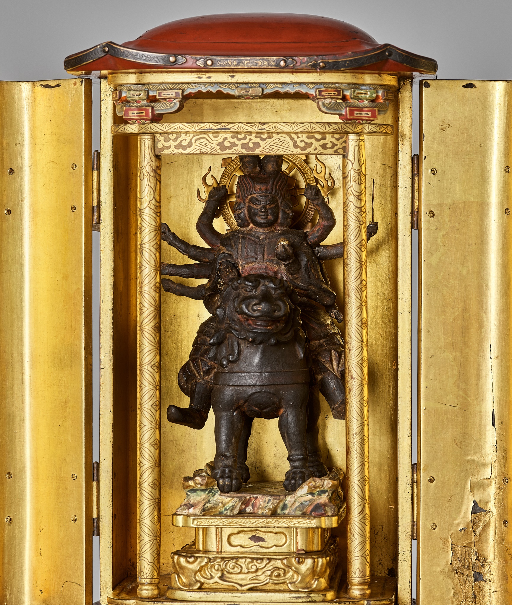 A GILT AND LACQUERED WOOD ZUSHI CONTAINING A LACQUERED WOOD FIGURE OF TOBATSU BISHAMONTEN