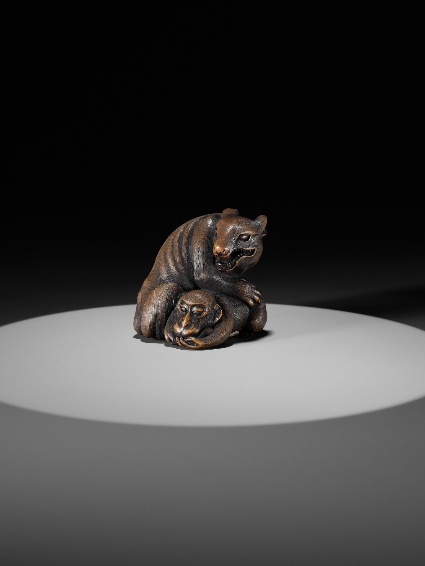 A LARGE AND FINE YAMADA SCHOOL WOOD OKIMONO NETSUKE OF A WOLF AND MONKEY - Image 6 of 14