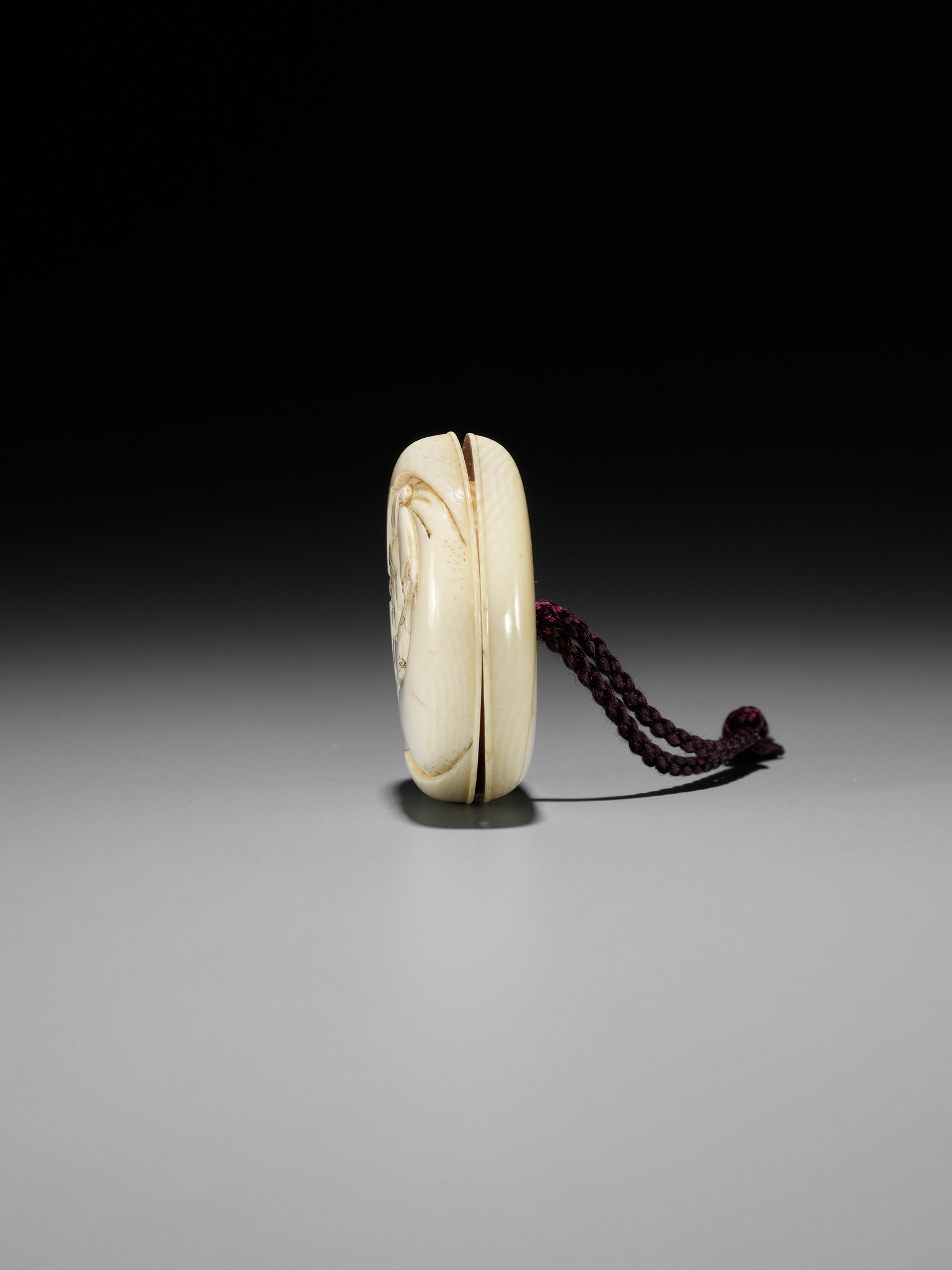 SORIN: AN IVORY MANJU NETSUKE WITH DAIKOKU AND RAT - Image 8 of 11