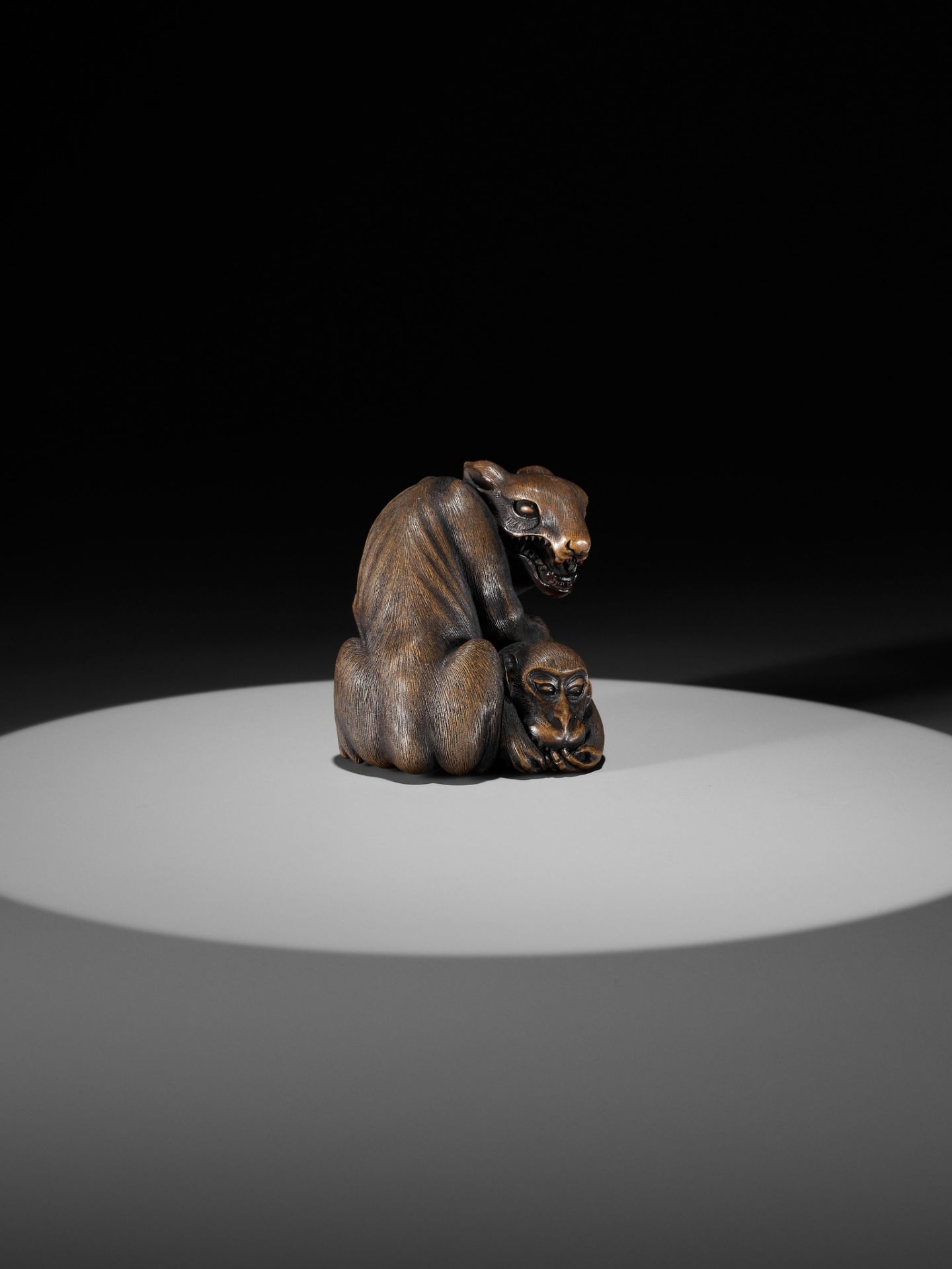 A LARGE AND FINE YAMADA SCHOOL WOOD OKIMONO NETSUKE OF A WOLF AND MONKEY - Image 11 of 14