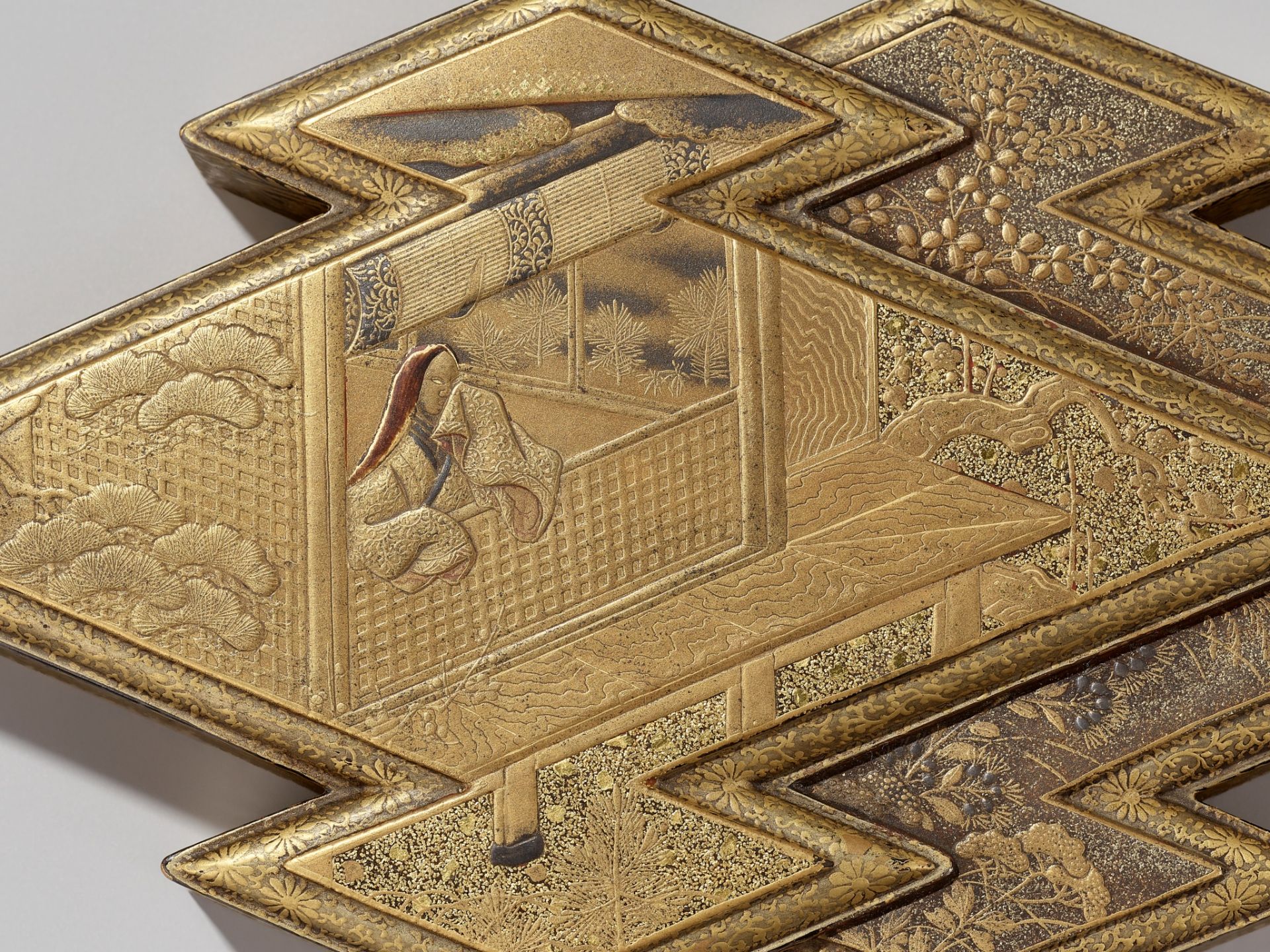 A FINE LACQUER BOX AND COVER WITH INTERIOR TRAY - Image 9 of 11