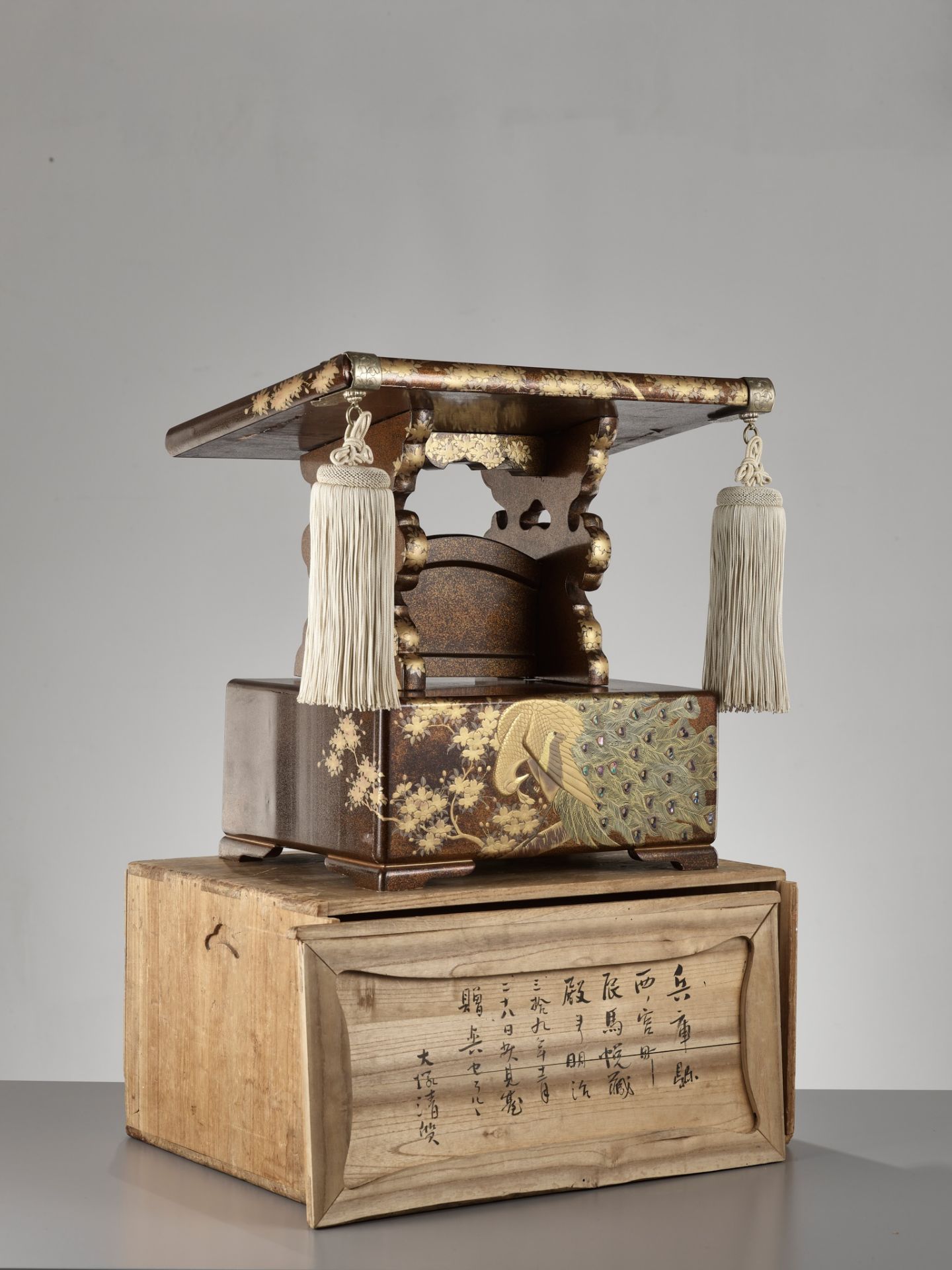 A RARE LACQUER KENDAI (LECTERN) - Image 3 of 12