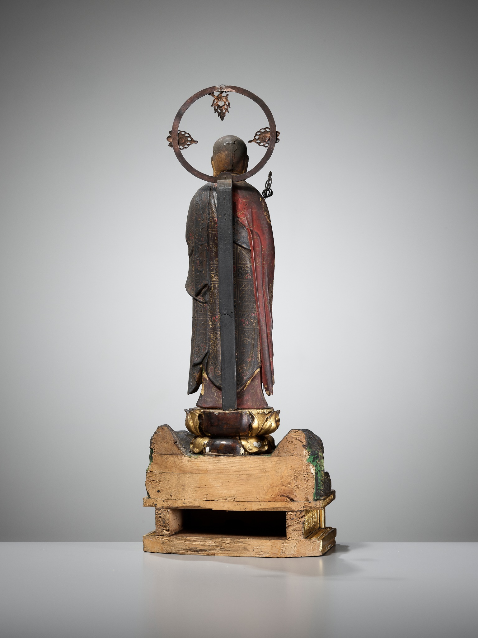 A RARE GILT AND POLYCHROME WOOD FIGURE OF JIZO BOSATSU - Image 8 of 10