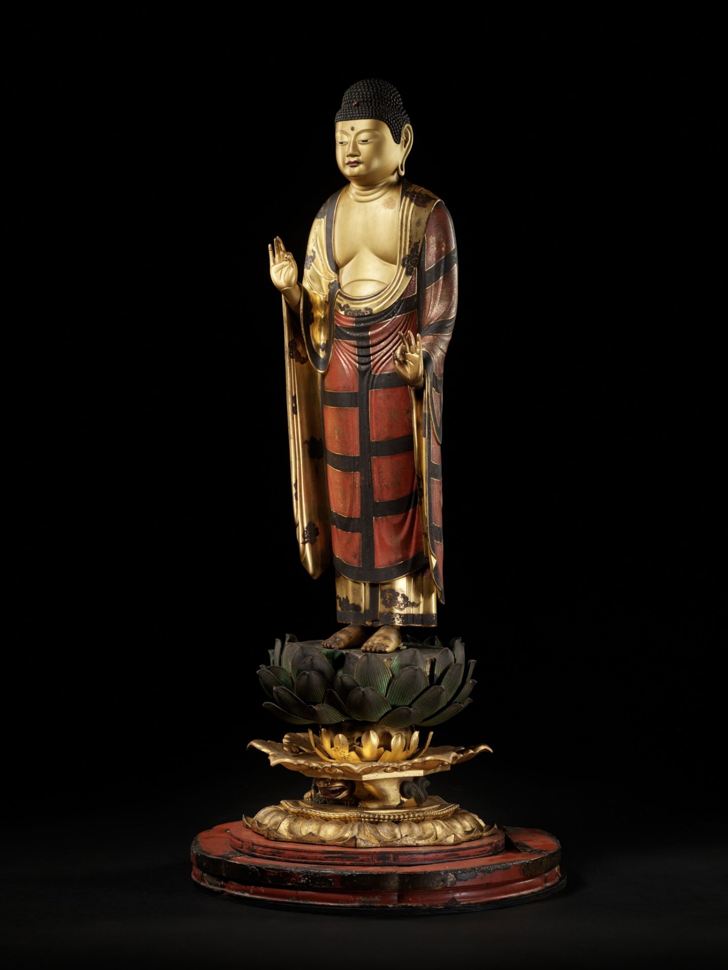 A VERY LARGE GILT AND LACQUERED ANNAMI SCHOOL WOOD FIGURE OF AMIDA NYORAI - Image 6 of 12