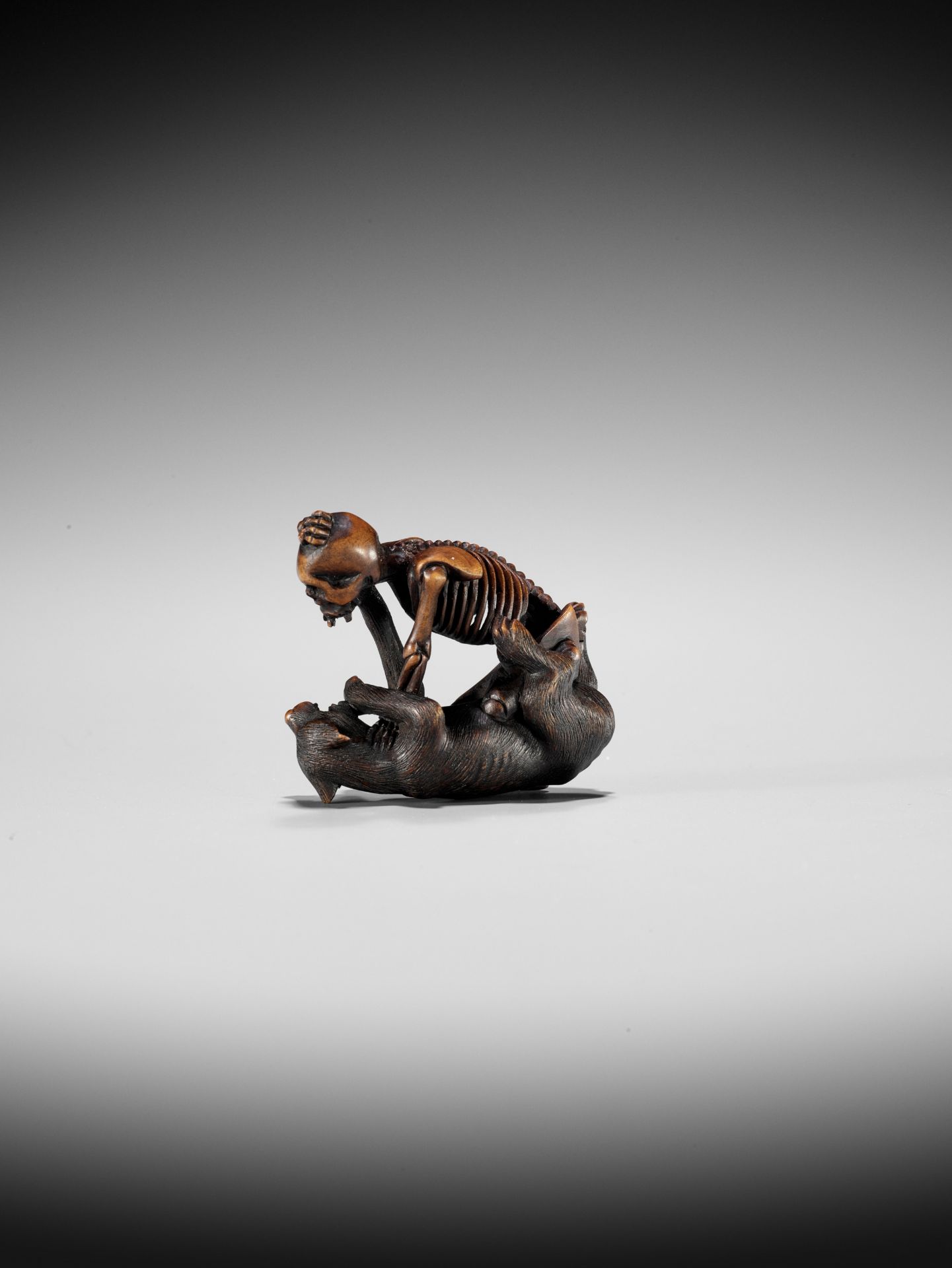 A FINE WOOD NETSUKE OF A WOLF AND SKELETON, ATTRIBUTED TO SHOKO - Image 8 of 11