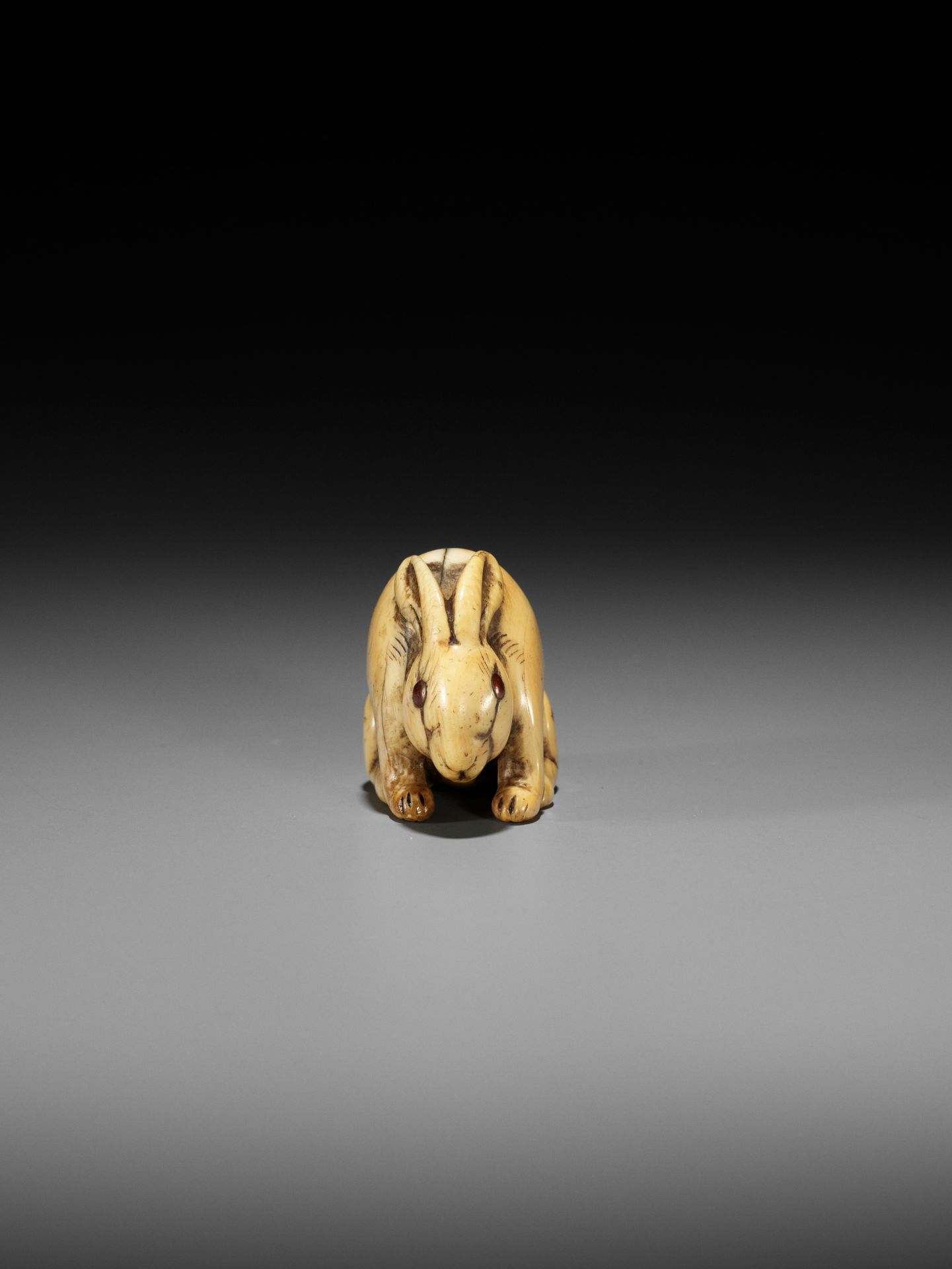 A LARGE KYOTO SCHOOL IVORY NETSUKE OF A RABBIT - Image 3 of 10