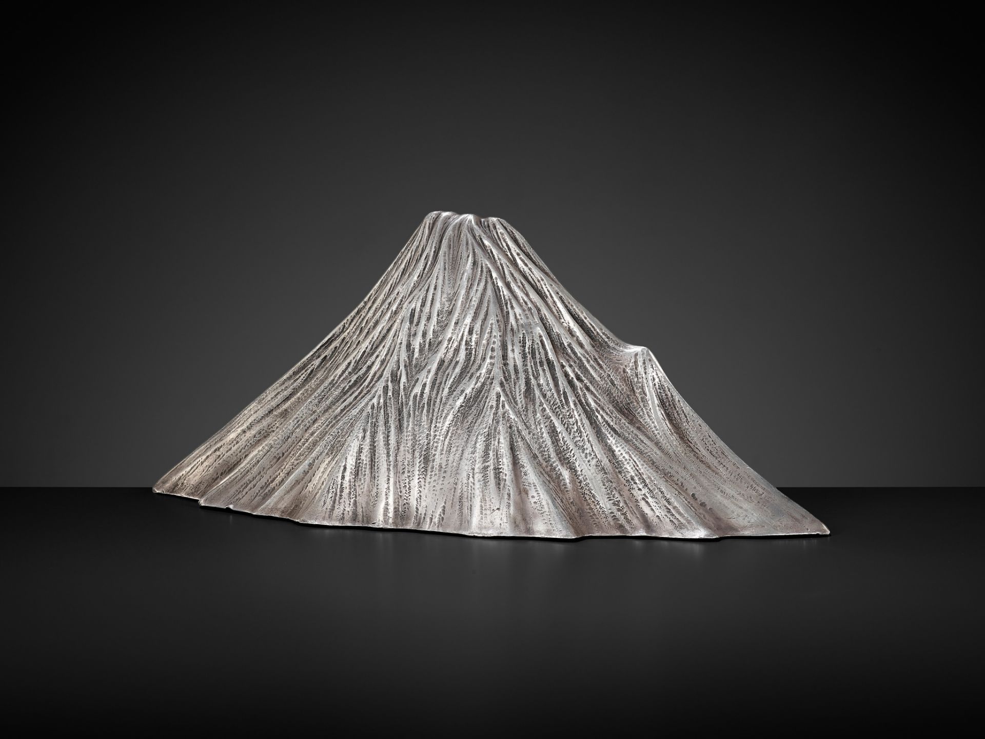 JUKOSHI MITSUTSUGU: AN ICONIC AND LARGE SILVER OKIMONO OF MOUNT FUJI - Image 2 of 9