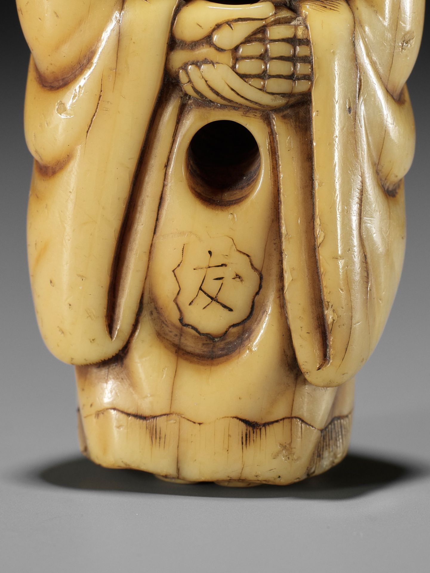 TOMO: AN EARLY OSAKA SCHOOL IVORY NETSUKE OF HOTEI - Image 9 of 10