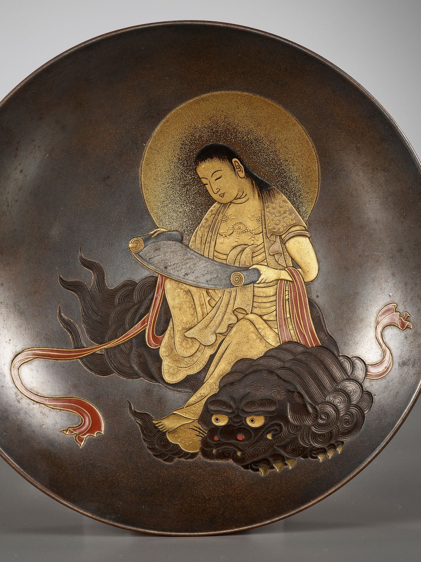 KAJIKAWA: A SUPERB SET OF THREE LACQUER SAKE SAUCERS DEPICTING BUDDHA, MONJU AND FUGEN BOSATSU - Image 4 of 12