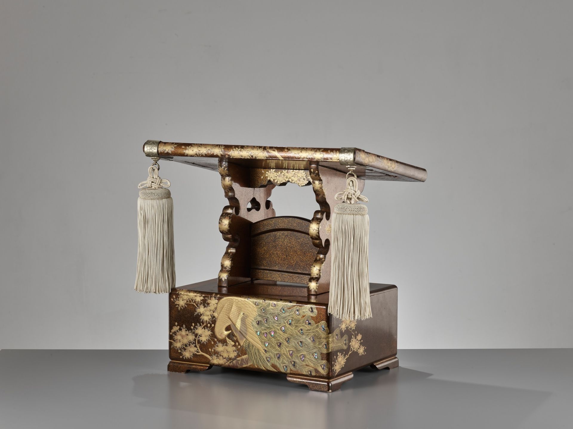 A RARE LACQUER KENDAI (LECTERN) - Image 6 of 12