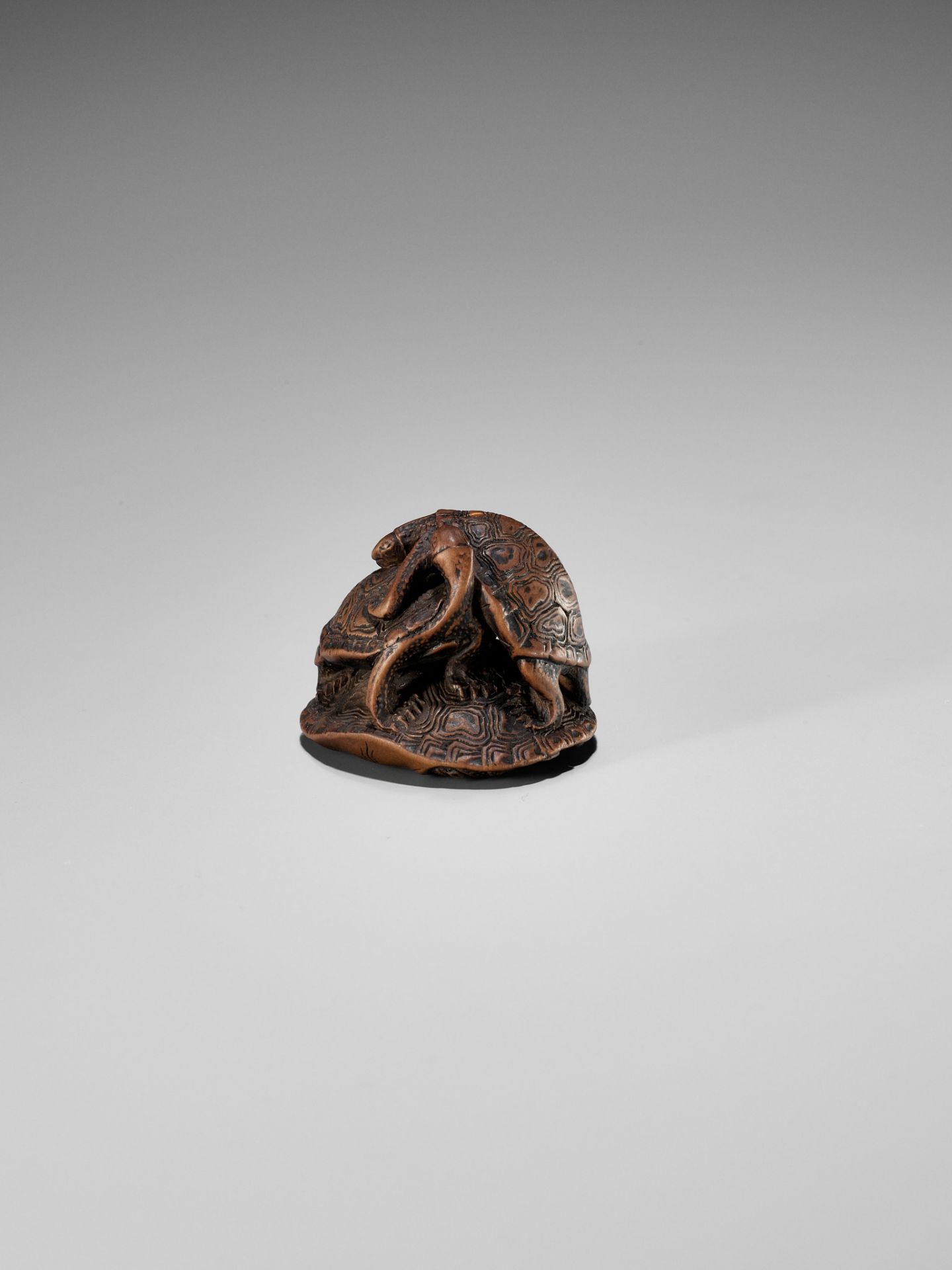 SEIGYOKU: A WOOD NETSUKE OF THREE TURTLES IN A PYRAMID - Image 7 of 11