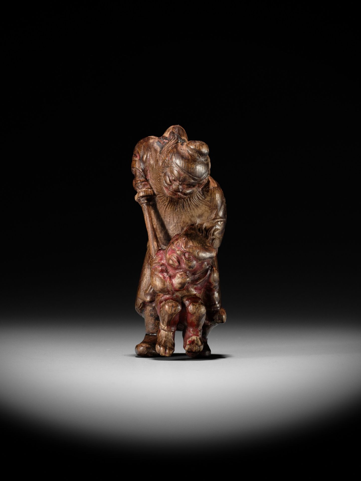 A POWERFUL SAISHIKI NETSUKE OF SHOKI AND ONI, STYLE OF YOSHIMURA SHUZAN - Image 4 of 12