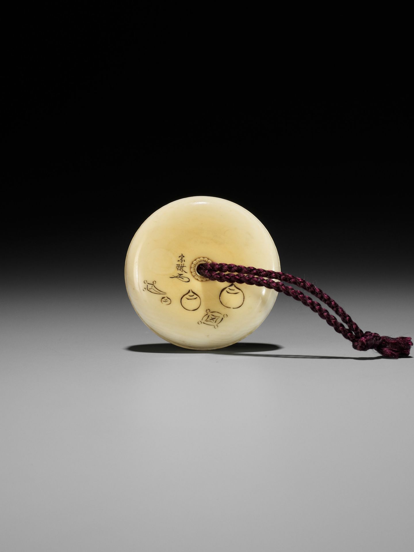 SORIN: AN IVORY MANJU NETSUKE WITH DAIKOKU AND RAT - Image 6 of 11