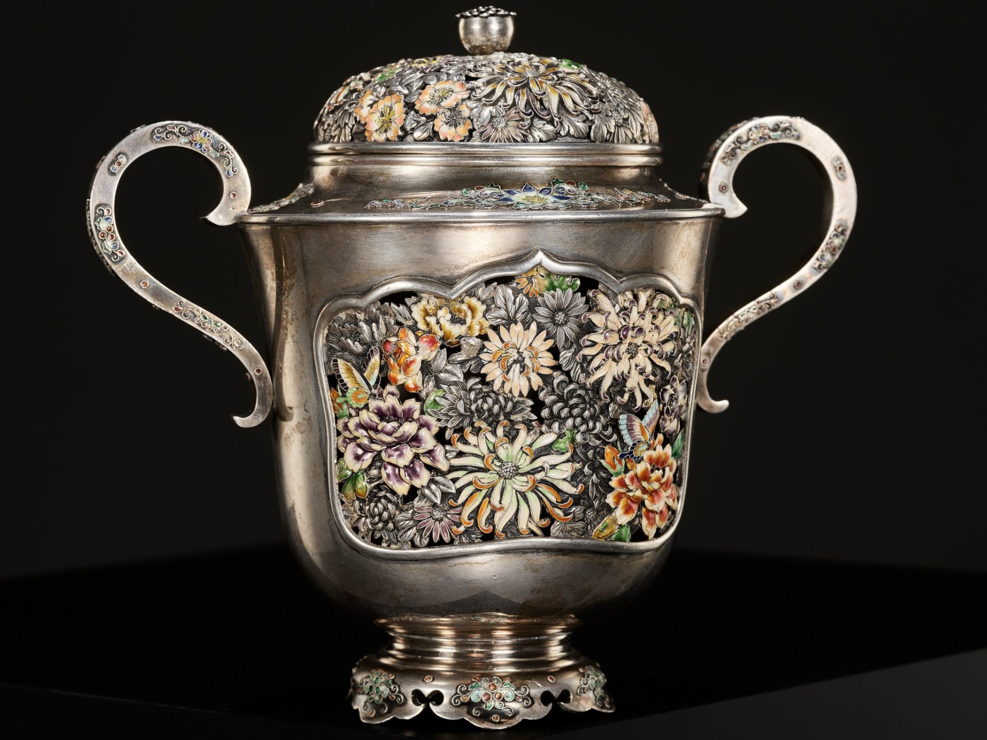 A MASTERFUL SILVER AND CLOISONNÃ‰ ENAMEL KORO, ATTRIBUTED TO HIRATSUKA MOHEI