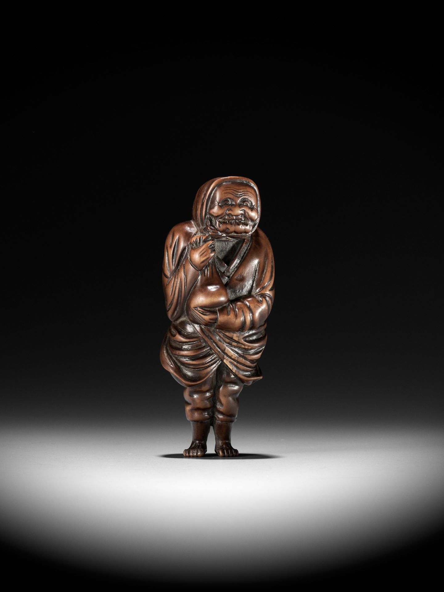 A SUPERB AND LARGE OSAKA SCHOOL WOOD NETSUKE OF A PEASANT - Image 11 of 12