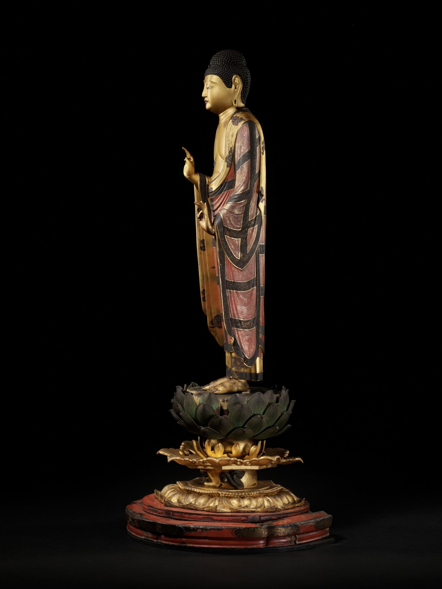 A VERY LARGE GILT AND LACQUERED ANNAMI SCHOOL WOOD FIGURE OF AMIDA NYORAI - Image 8 of 12