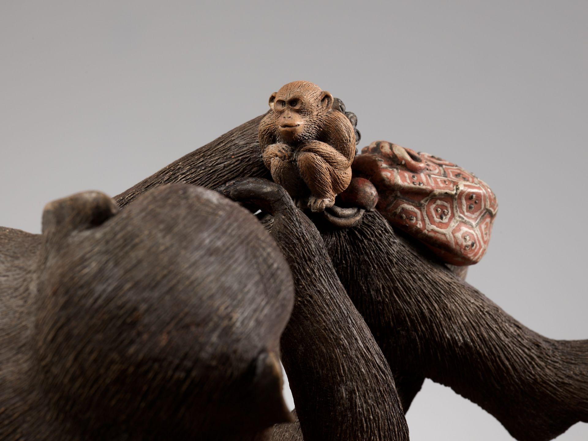 A RARE AND LARGE PAINTED POTTERY OKIMONO OF A MONKEY EXAMINING A MONKEY NETSUKE - Image 2 of 11