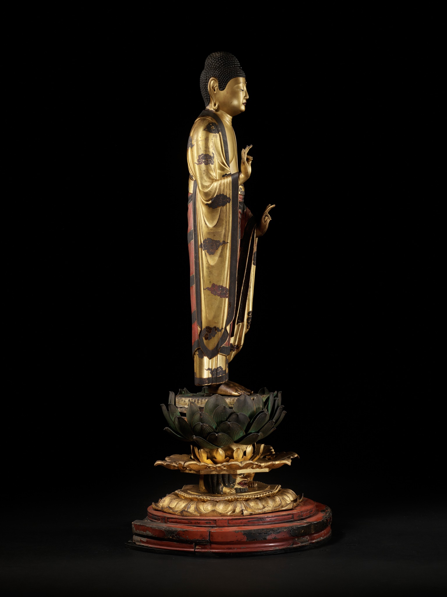 A VERY LARGE GILT AND LACQUERED ANNAMI SCHOOL WOOD FIGURE OF AMIDA NYORAI - Image 11 of 12