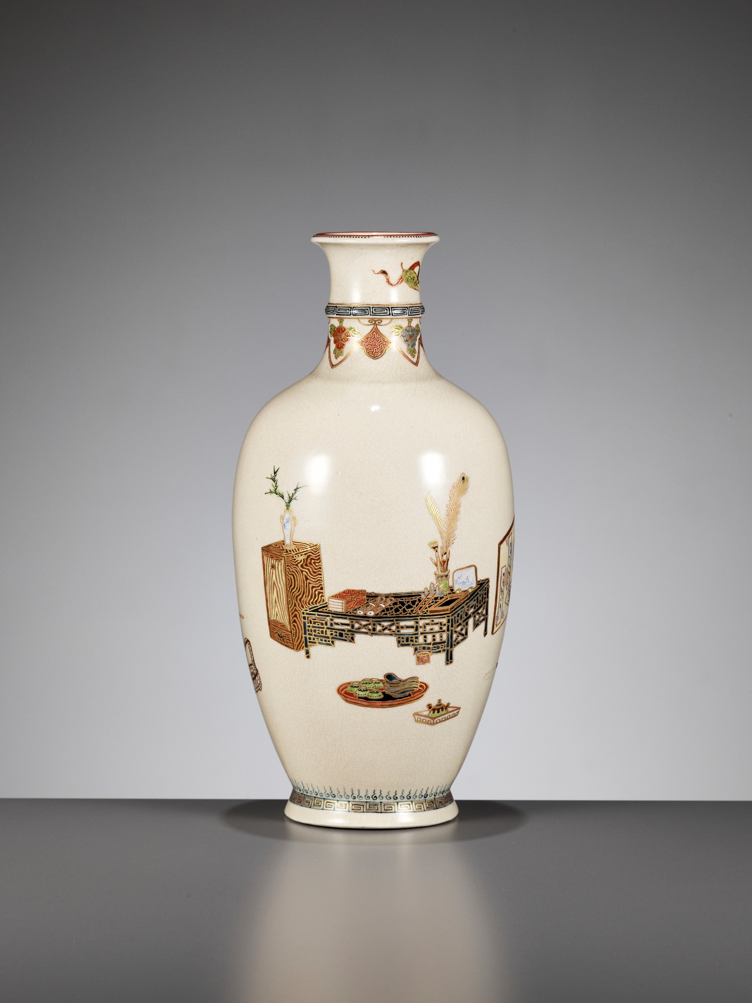 A FINE SATSUMA CERAMIC VASE WITH 'HUNDRED ANTIQUES' DESIGN - Image 5 of 9