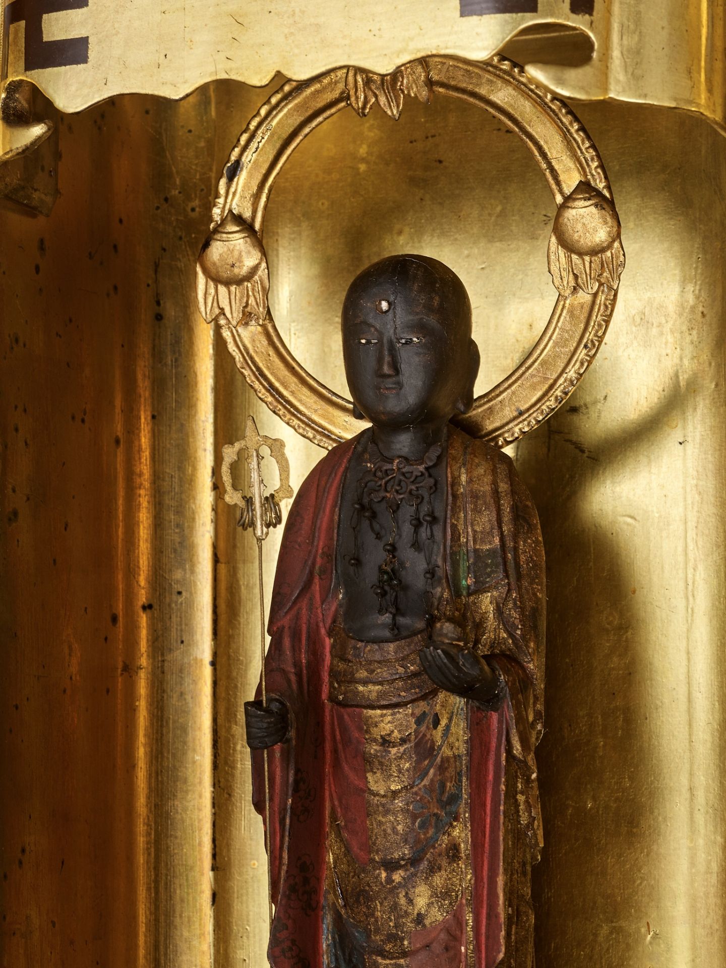 A LARGE PORTABLE SHRINE (ZUSHI) CONTAINING A GILT AND POLYCHROME WOOD FIGURE OF JIZO BOSATSU - Image 9 of 13