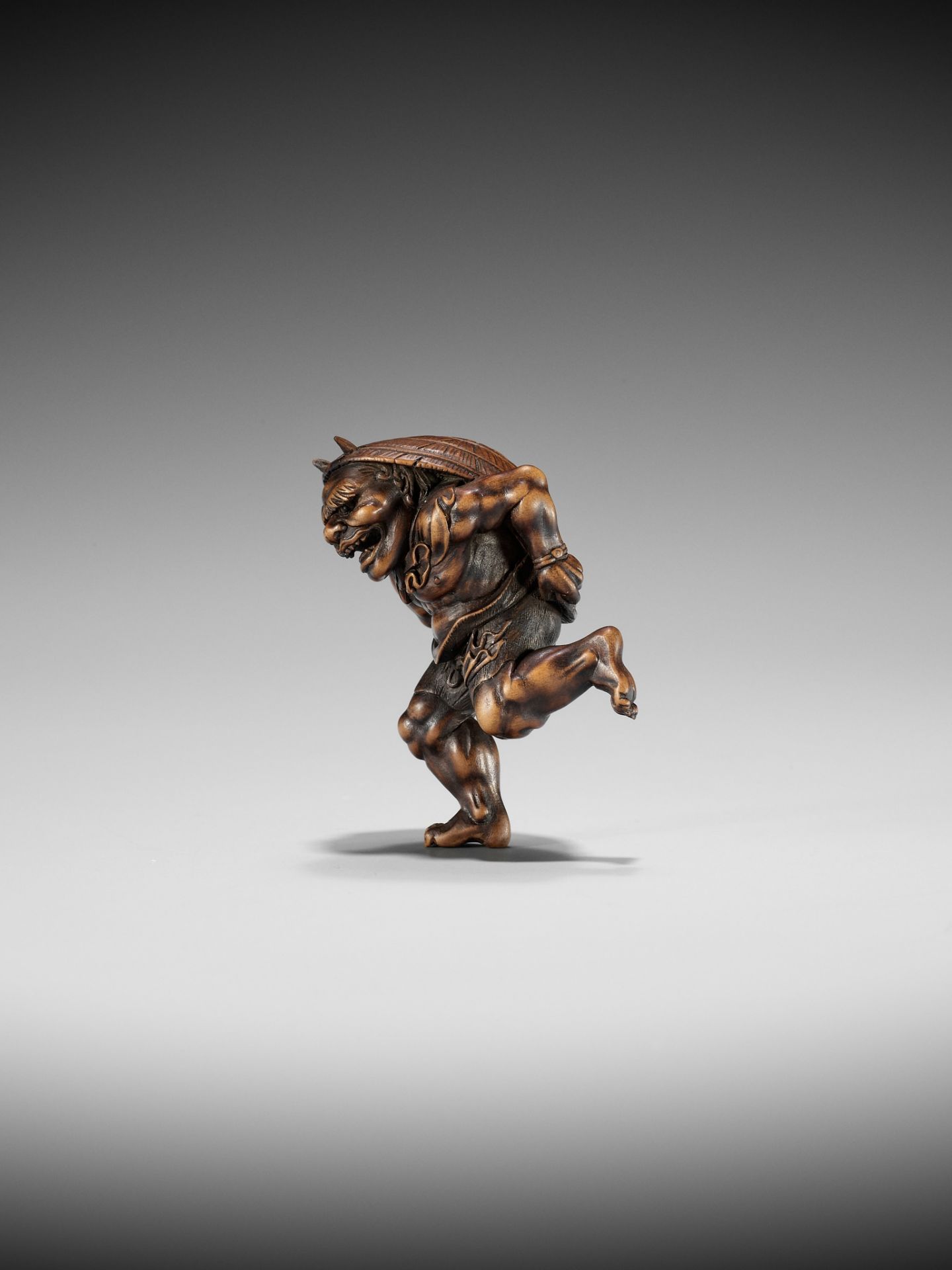 A WOOD NETSUKE OF AN ONI AT SETSUBUN, ATTRIBUTED TO ROKKO - Image 6 of 10