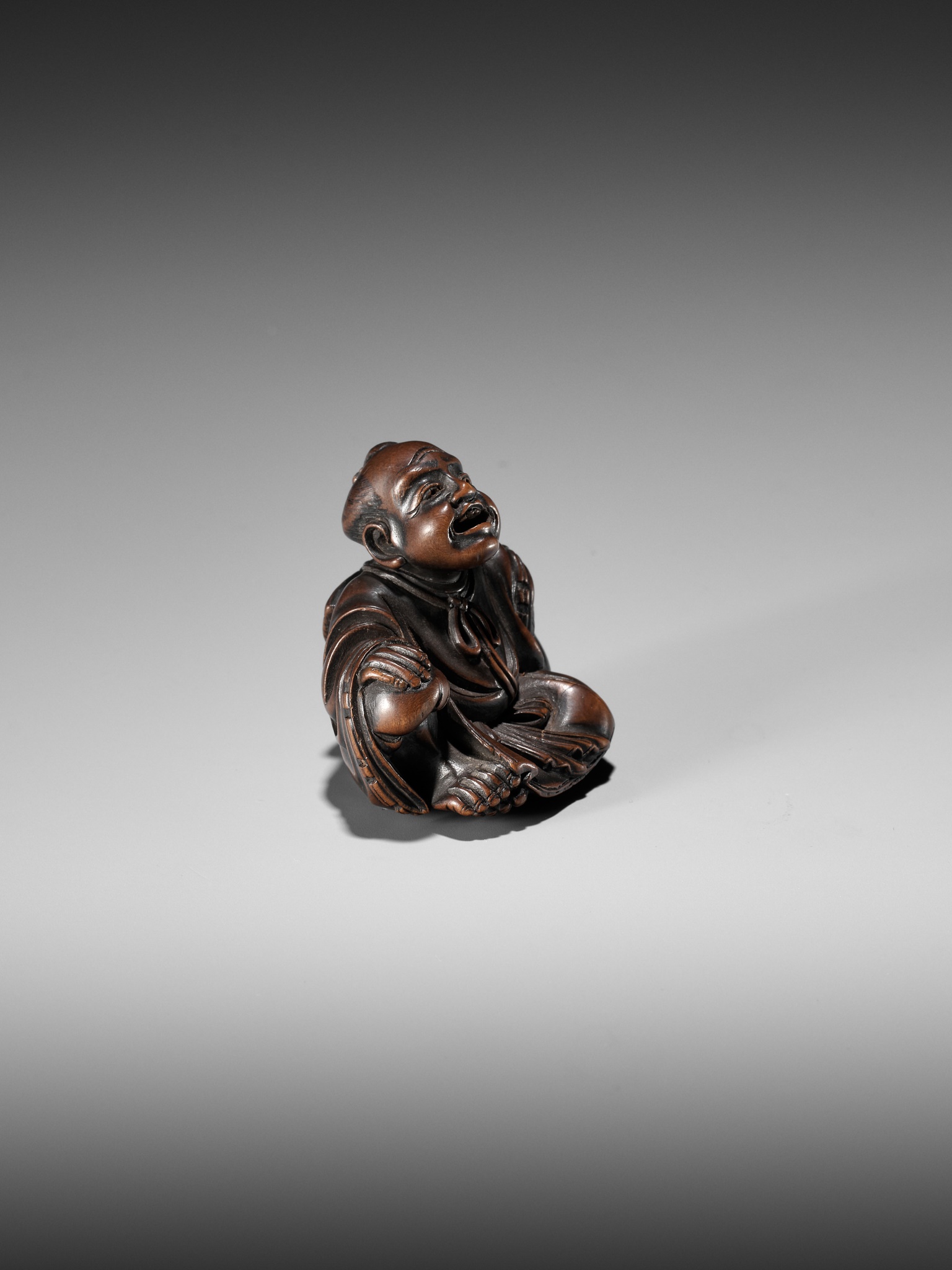 SHUMIN: A FINE WOOD NETSUKE OF A TEMPLE SERVANT - Image 7 of 10