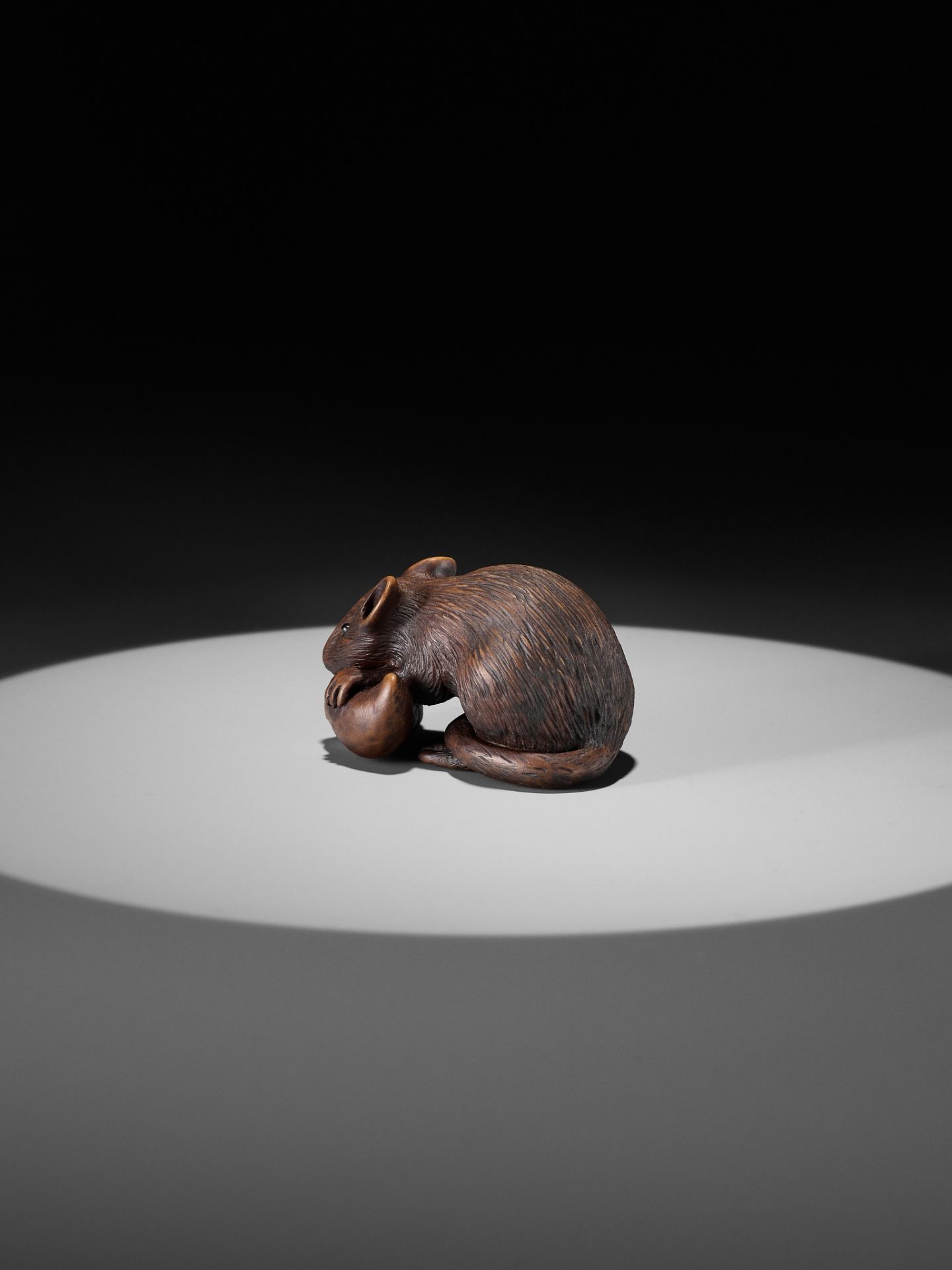 ALEXANDER DERKACHENKO: A WOOD NETSUKE OF A RAT WITH A BEAN-POD - Image 4 of 11