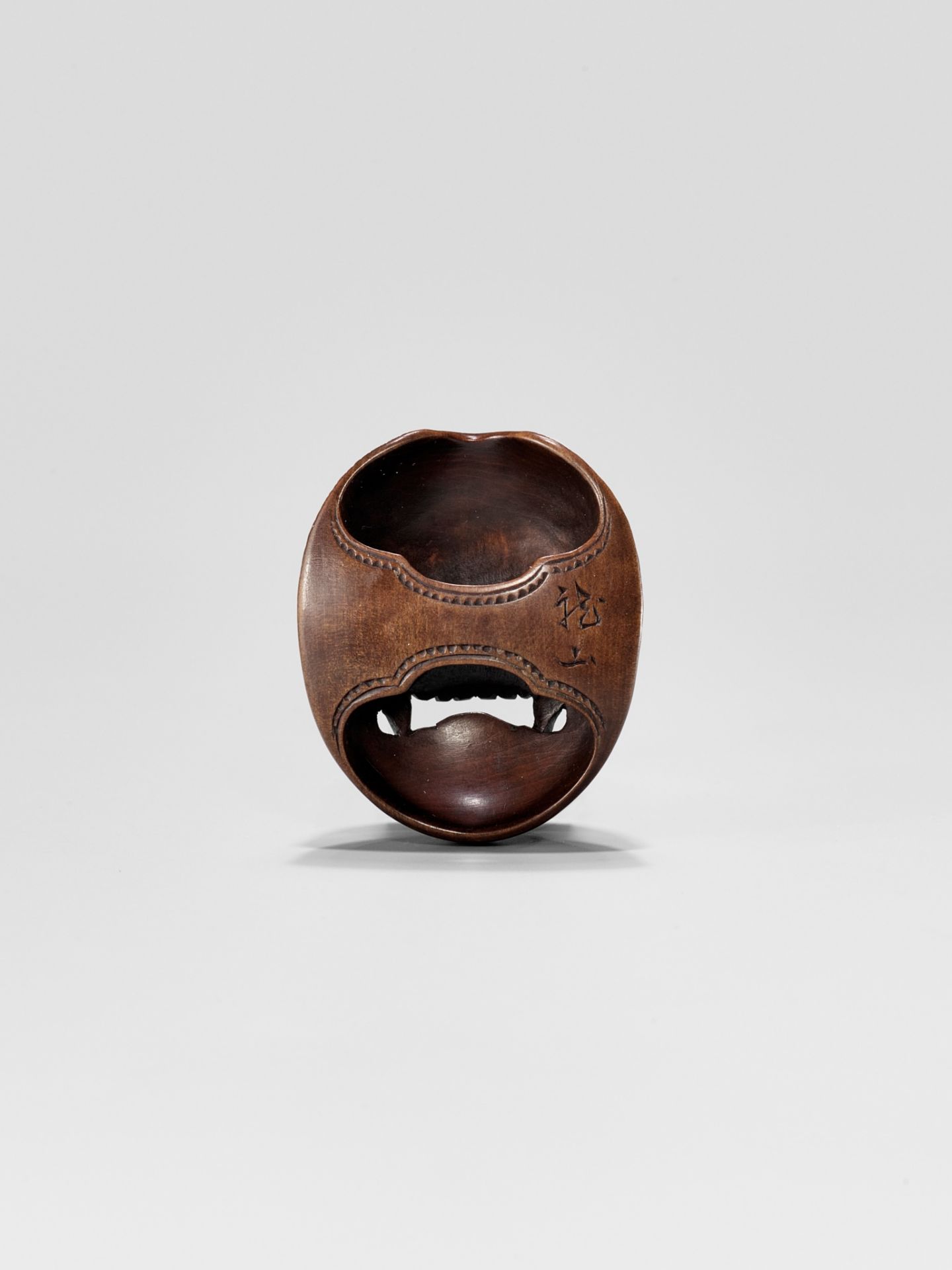 RYUZAN: A WOOD MASK NETSUKE OF SHIKAMI - Image 5 of 9