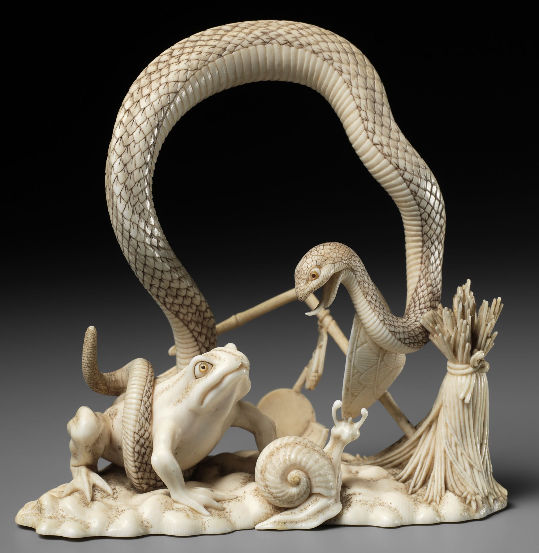 SEIRYU: A SUPERB IVORY OKIMONO OF THE SANSUKUMI - Bild 12 aus 15