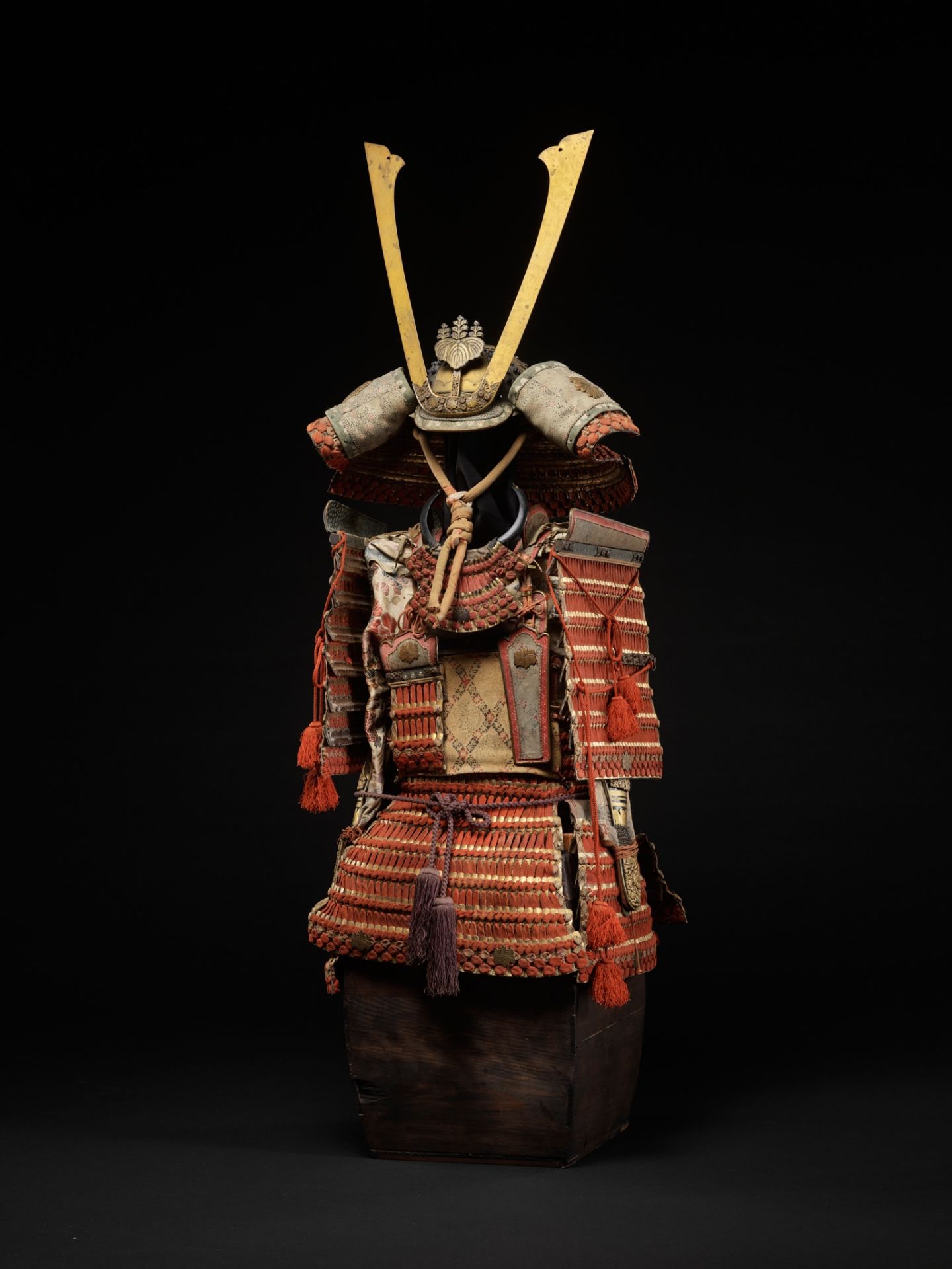 AN O-YOROI WITH TOYOTOMI FAMILY CRESTS - Image 13 of 14