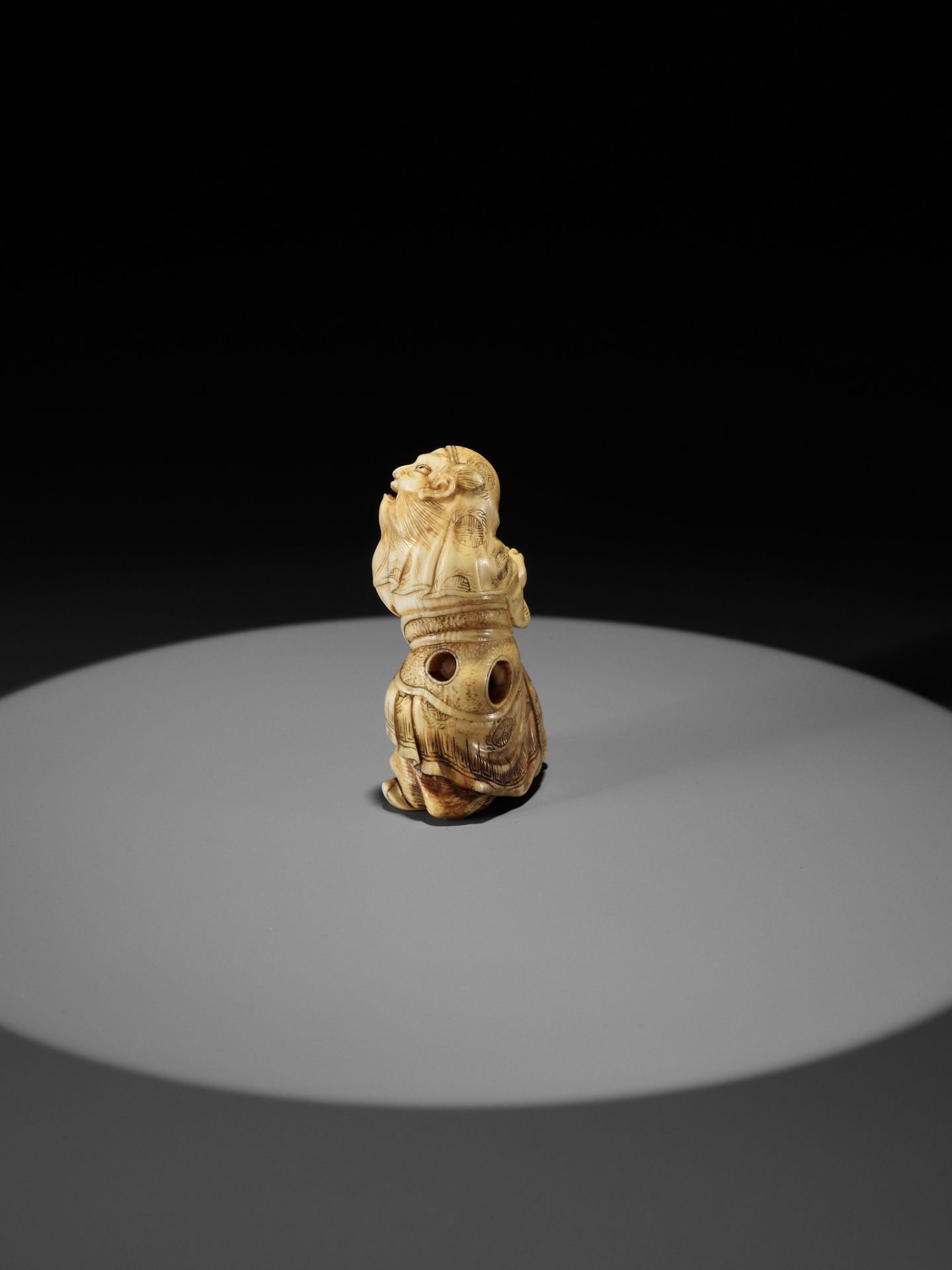 ANRAKU: A FINE IVORY NETSUKE OF SHOKI - Image 6 of 11