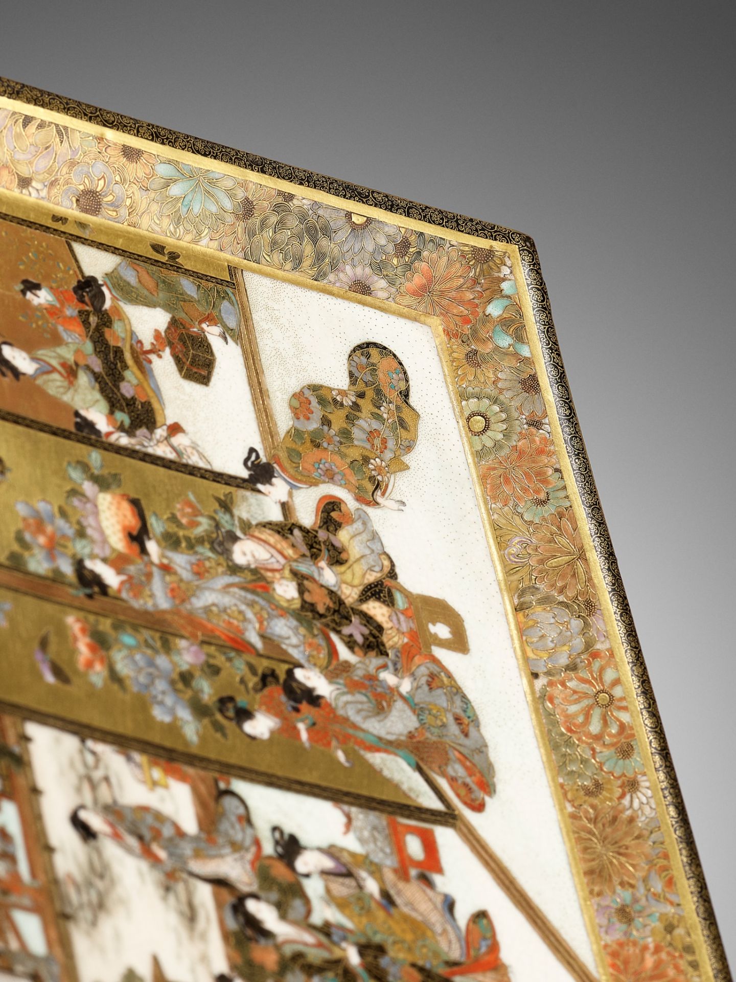 SHIZAN: A MAGNIFICENT SATSUMA CERAMIC TRAY WITH TEMPLE SCENE - Image 2 of 8