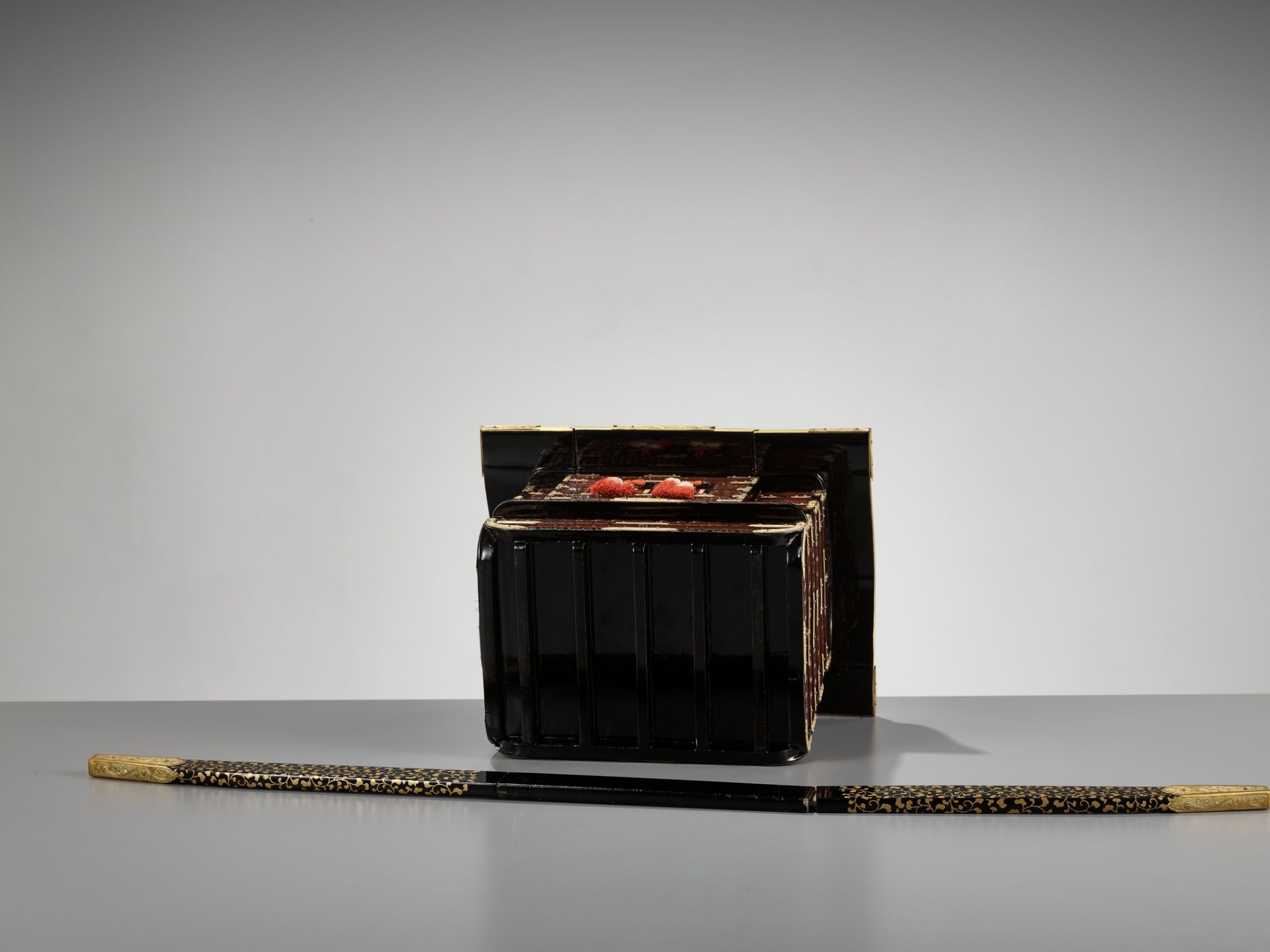 A LACQUER MINIATURE KAGO (PALANQUIN) - Bild 14 aus 14